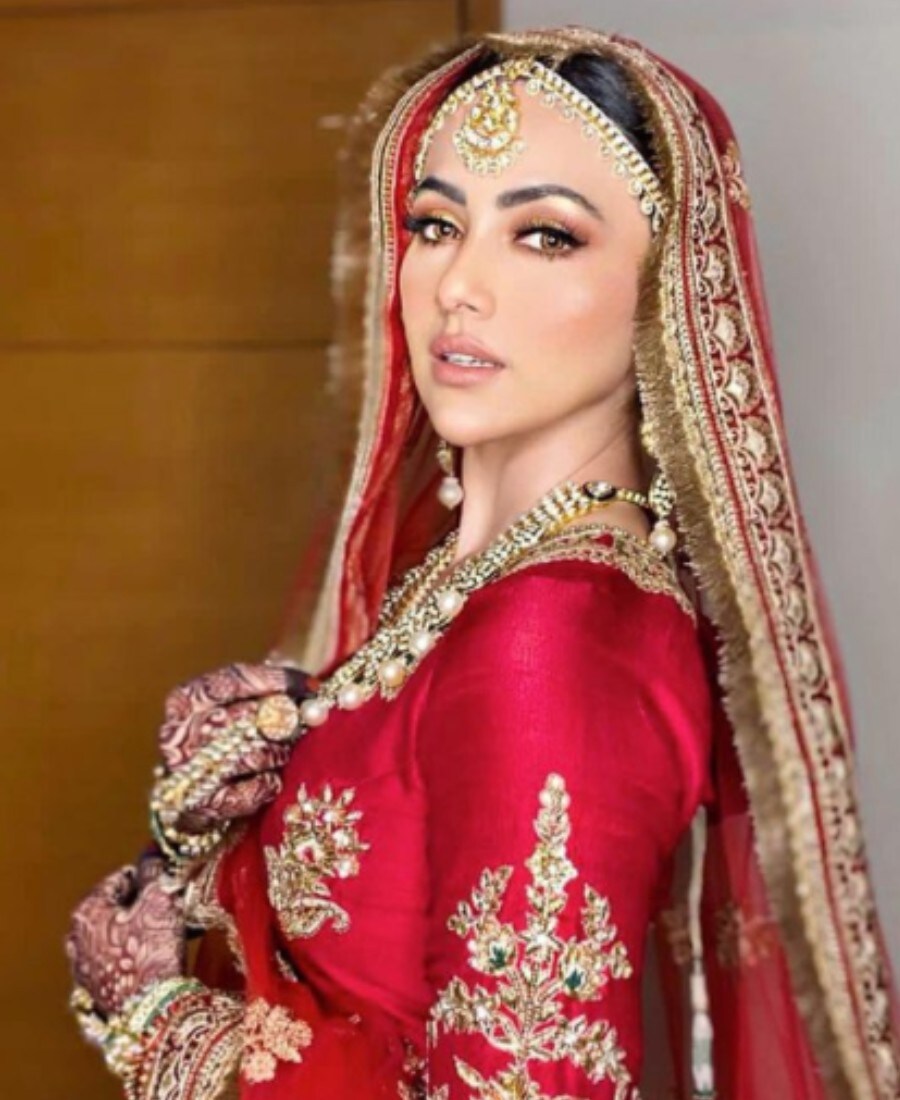 સના ખાન (Sana Khan)એ લગ્નનાં તુંરત બાદ તેનાં ઓફિશિયલ ઇન્સ્ટાગ્રામ અકાઉન્ટ પર તેનું નામ બદલીને સઇદ સના ખાન (Sayied Sana Khan) કરી લીધુ છે. સનાએ આ એટલે કર્યું કારણ કે તેનાં પતિનું નામ અનસ સઇદ (Anas Sayied) છે. (Photo Credit-@poonamskaurture/Instagram) સના ખાન (Sana Khan)એ લગ્નનાં તુંરત બાદ તેનાં ઓફિશિયલ ઇન્સ્ટાગ્રામ અકાઉન્ટ પર તેનું નામ બદલીને સઇદ સના ખાન (Sayied Sana Khan) કરી લીધુ છે. સનાએ આ એટલે કર્યું કારણ કે તેનાં પતિનું નામ અનસ સઇદ (Anas Sayied) છે. (Photo Credit-@poonamskaurture/Instagram)