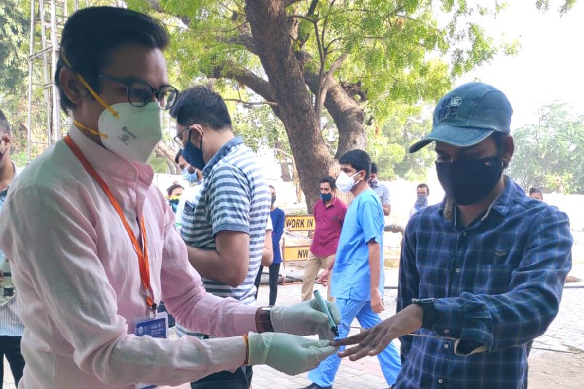 ઈન્ડિયન કાઉન્સિલ ઓફ મેડિકલ રિસર્ચ (ICMR)એ મંગળવારે જાહેર કરેલા આંકડાઓ મુજબ, 11 જાન્યુઆરી સુધીમાં ભારતમાં કુલ 18,26,52,887 કોરોના સેમ્પલનું ટેસ્ટિંગ કરવામાં આવ્યું છે. નોંધનીય છે કે, સોમવારના 24 કલાકમાં 8,97,056 સેમ્પલનું ટેસ્ટિંગ કરવામાં આવ્યું છે. (પ્રતીકાત્મક તસવીર) ઈન્ડિયન કાઉન્સિલ ઓફ મેડિકલ રિસર્ચ (ICMR)એ મંગળવારે જાહેર કરેલા આંકડાઓ મુજબ, 11 જાન્યુઆરી સુધીમાં ભારતમાં કુલ 18,26,52,887 કોરોના સેમ્પલનું ટેસ્ટિંગ કરવામાં આવ્યું છે. નોંધનીય છે કે, સોમવારના 24 કલાકમાં 8,97,056 સેમ્પલનું ટેસ્ટિંગ કરવામાં આવ્યું છે. (પ્રતીકાત્મક તસવીર)