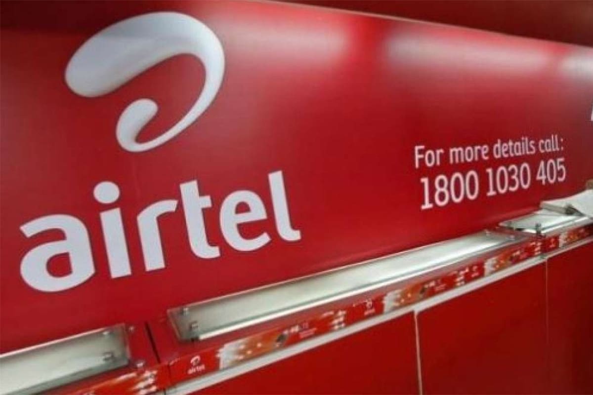 નવી દિલ્હી: ટેલિકોમ કંપની એરટેલ (Airtel) પોતાના યૂઝર્સને શ્રેષ્ઠ અનુભવ ઉપલબ્ધ કરાવવા માટે અનેક પ્રકારના પ્રયાસ કરે છે. હવે કંપનીએ કેટલાક નવા પ્લાન્સ રજૂ કર્યા છે જે એક વર્ષના ફ્રી Disney+ Hotstar મોબાઇલ સબ્સક્રિપ્શનની સાથે આવે છે. તેની કિંમત 499 રૂપિયાથી શરુ થાય છે. તેની કિંમત કંપનીના પહેલા પ્લાન્સથી થોડી વધારે છે. પહેલા જે પ્લાન Disney+ Hotstar VIP સબ્સક્રિપ્શનની સાથે આવતા હતા, તેની કિંમત 449 રૂપિયાથી શરૂ થઈને અને 2,698 રૂપિયા સુધી જતી હતી. બીજી તરફ, નવા પ્લાન્સ હેઠળ સૌથી મોંઘો પ્લાન 2,798 રૂપિયા છે. આ પ્લાનમાં Disney+ Hotstar Mobile સબ્સ્ક્રિપ્શનને એક વર્ષ માટે મફત એક્સેસ આપવામાં આવી રહ્યું છે. આ સિવાય ગ્રાહકોને હાઇ સ્પીડ ડેટા (high speed Data) , અનલિમિટેડ કોલિંગ (unlimited calling) અને એસએમએસ (SMS) જેવા લાભ પણ આપવામાં આવી રહ્યા છે. તો ચાલો Airtelના આ પ્લાન્સ અંગે માહિતી મેળવીએ. નવી દિલ્હી: ટેલિકોમ કંપની એરટેલ (Airtel) પોતાના યૂઝર્સને શ્રેષ્ઠ અનુભવ ઉપલબ્ધ કરાવવા માટે અનેક પ્રકારના પ્રયાસ કરે છે. હવે કંપનીએ કેટલાક નવા પ્લાન્સ રજૂ કર્યા છે જે એક વર્ષના ફ્રી Disney+ Hotstar મોબાઇલ સબ્સક્રિપ્શનની સાથે આવે છે. તેની કિંમત 499 રૂપિયાથી શરુ થાય છે. તેની કિંમત કંપનીના પહેલા પ્લાન્સથી થોડી વધારે છે. પહેલા જે પ્લાન Disney+ Hotstar VIP સબ્સક્રિપ્શનની સાથે આવતા હતા, તેની કિંમત 449 રૂપિયાથી શરૂ થઈને અને 2,698 રૂપિયા સુધી જતી હતી. બીજી તરફ, નવા પ્લાન્સ હેઠળ સૌથી મોંઘો પ્લાન 2,798 રૂપિયા છે. આ પ્લાનમાં Disney+ Hotstar Mobile સબ્સ્ક્રિપ્શનને એક વર્ષ માટે મફત એક્સેસ આપવામાં આવી રહ્યું છે. આ સિવાય ગ્રાહકોને હાઇ સ્પીડ ડેટા (high speed Data) , અનલિમિટેડ કોલિંગ (unlimited calling) અને એસએમએસ (SMS) જેવા લાભ પણ આપવામાં આવી રહ્યા છે. તો ચાલો Airtelના આ પ્લાન્સ અંગે માહિતી મેળવીએ.