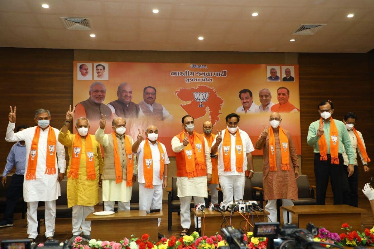 વિધાસભાના સંખ્યાબળની દૃષ્ટીએ ભારતીય જનતા પાર્ટીનો આ ચૂંટણીમાં સ્પષ્ટ વિજય થાય તેવી શક્યતા છે. દરમિયાન આ ચૂંટણી આગામી ડિસેમ્બર મહિનામાં ગમે ત્યારે જાહેર થઈ શકે છે. સંભવત: ડિસેમ્બરના બીજા અઠવાડિયામાં ચૂંટણીની જાહેરાત થઈ શકે છે. આ સ્થિતિમાં ભાજપ પોતાના વફાદરા કાર્યકર્તાઓને રાજી રાખવા કોઈ જૂના કાર્યકર્તાને ટિકિટ આપી શકે છે અથવા તો અહેમદ પટેલની ચૂંટણી વખતે કૉંગ્રેસમાંથી ભાજપમાં જોડાયેલા બળવંતસિંહ રાજપૂતને જ રાજ્યસભામાં મોકલી અને ખાતું સરભર કરી શકે છે. વિધાસભાના સંખ્યાબળની દૃષ્ટીએ ભારતીય જનતા પાર્ટીનો આ ચૂંટણીમાં સ્પષ્ટ વિજય થાય તેવી શક્યતા છે. દરમિયાન આ ચૂંટણી આગામી ડિસેમ્બર મહિનામાં ગમે ત્યારે જાહેર થઈ શકે છે. સંભવત: ડિસેમ્બરના બીજા અઠવાડિયામાં ચૂંટણીની જાહેરાત થઈ શકે છે. આ સ્થિતિમાં ભાજપ પોતાના વફાદરા કાર્યકર્તાઓને રાજી રાખવા કોઈ જૂના કાર્યકર્તાને ટિકિટ આપી શકે છે અથવા તો અહેમદ પટેલની ચૂંટણી વખતે કૉંગ્રેસમાંથી ભાજપમાં જોડાયેલા બળવંતસિંહ રાજપૂતને જ રાજ્યસભામાં મોકલી અને ખાતું સરભર કરી શકે છે.