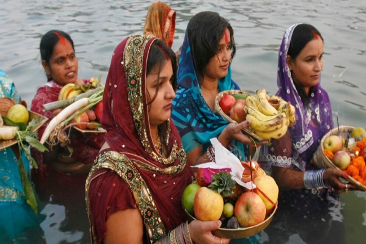 chhath Puja 2020 More than 8 Lakhs North indian to celebrate at home in  surat amid coronavirus JM– News18 Gujarati