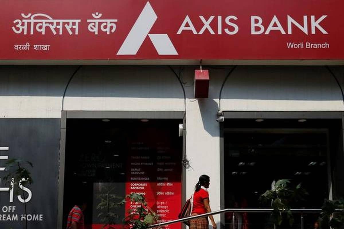 એક્સિસ બેંક (Axis Bank)ની FD પર વ્યાજદરમાં બદલાવ કરવામાં આવ્યો છે. નવાં વ્યાજદર 13 નવેમ્બરથી લાગૂ થશે. એક્સિસ બેંક 7થઈ 29 દિવસ વાળી FD પર 2.50 'ke, ટ30 દિવસથી 3 મહિનાથી ઓછી વાળી FD પર 3 ટકા અને 3 મહિનાથી 6 મહિનાથી ઓછી વાળી FD પર 3.5 ટકા વ્યાજ રહેશે. આ ઉપરાંત ગ્રાહકો છ મહિનાથી 11 મહિનાથી ઓછી FD પર 4.40 ટકા વ્યાજ દર આપશે. 11 મહિના 25 દિવસથી 1 વર્ષ પાંચ દિવસથી ઓછી FD પર 5.15 ટકા વ્યાજ છે અને 18 મહિનાથી લઇ 2 વર્ષથી ઓછી વાળી FD પર 5.25 ટકા વ્યાજદર છે. લાંબી મુદ્દતમાં 2થી 5 વર્ષની FD પર 5.40 ટકા અને .થી 10 વર્ષની FD પર 5.50 ટકા વ્યાજદર નક્કી કરવામાં આવ્યાં છે. એક્સિસ બેંક (Axis Bank)ની FD પર વ્યાજદરમાં બદલાવ કરવામાં આવ્યો છે. નવાં વ્યાજદર 13 નવેમ્બરથી લાગૂ થશે. એક્સિસ બેંક 7થઈ 29 દિવસ વાળી FD પર 2.50 'ke, ટ30 દિવસથી 3 મહિનાથી ઓછી વાળી FD પર 3 ટકા અને 3 મહિનાથી 6 મહિનાથી ઓછી વાળી FD પર 3.5 ટકા વ્યાજ રહેશે. આ ઉપરાંત ગ્રાહકો છ મહિનાથી 11 મહિનાથી ઓછી FD પર 4.40 ટકા વ્યાજ દર આપશે. 11 મહિના 25 દિવસથી 1 વર્ષ પાંચ દિવસથી ઓછી FD પર 5.15 ટકા વ્યાજ છે અને 18 મહિનાથી લઇ 2 વર્ષથી ઓછી વાળી FD પર 5.25 ટકા વ્યાજદર છે. લાંબી મુદ્દતમાં 2થી 5 વર્ષની FD પર 5.40 ટકા અને .થી 10 વર્ષની FD પર 5.50 ટકા વ્યાજદર નક્કી કરવામાં આવ્યાં છે.