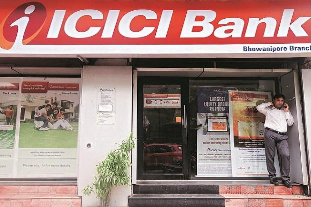 ખાનગી ક્ષેત્રનાં ICICI બેંક 7 થી 29 દિવસમાં મેચ્યોર થનારી ટર્મ ડિપોઝિટ પર ગ્રાહકોને 2.5 ટકા વ્યાજ આપે છે. તો 30થી 90 દિવસમાં મેચ્યોર થનારી ફિક્સ્ડ ડિપોઝિટ પર 3 ટકા, 91 થી 184 દિવસ પર 3.5 ટકા અને 185 દિવસથી એક વર્ષમાં મેચ્યોર થનારી એફડી પર 4.4 ટકા વ્યાજ મળશે. તો, 1 થી દોઢ વર્ષની મેચ્યોર થનારી FD પર 4.9 ટકા વ્યાજ મળે છે. આ ઉપરાંત 18 મહિનાથી 2 વર્ષની વચ્ચે મેચ્યોર થનારી FD પર 5 ટકા વ્યાજ મળશે. બેંક હવે 2 થી 3 વર્ષનાં મિડ ટર્મ ફિક્સ્ડ ડિપોઝિટ પર 5.15 ટકા વ્યાજ આપે છે. તો, 3 થી 5 વર્ષની FD પર ગ્રાહકોને 5.35 ટકા અને 3 થી 10 વર્ષની અવધી પર 5.50 ટકા વ્યાજ મળી રહ્યું છે. ખાનગી ક્ષેત્રનાં ICICI બેંક 7 થી 29 દિવસમાં મેચ્યોર થનારી ટર્મ ડિપોઝિટ પર ગ્રાહકોને 2.5 ટકા વ્યાજ આપે છે. તો 30થી 90 દિવસમાં મેચ્યોર થનારી ફિક્સ્ડ ડિપોઝિટ પર 3 ટકા, 91 થી 184 દિવસ પર 3.5 ટકા અને 185 દિવસથી એક વર્ષમાં મેચ્યોર થનારી એફડી પર 4.4 ટકા વ્યાજ મળશે. તો, 1 થી દોઢ વર્ષની મેચ્યોર થનારી FD પર 4.9 ટકા વ્યાજ મળે છે. આ ઉપરાંત 18 મહિનાથી 2 વર્ષની વચ્ચે મેચ્યોર થનારી FD પર 5 ટકા વ્યાજ મળશે. બેંક હવે 2 થી 3 વર્ષનાં મિડ ટર્મ ફિક્સ્ડ ડિપોઝિટ પર 5.15 ટકા વ્યાજ આપે છે. તો, 3 થી 5 વર્ષની FD પર ગ્રાહકોને 5.35 ટકા અને 3 થી 10 વર્ષની અવધી પર 5.50 ટકા વ્યાજ મળી રહ્યું છે.