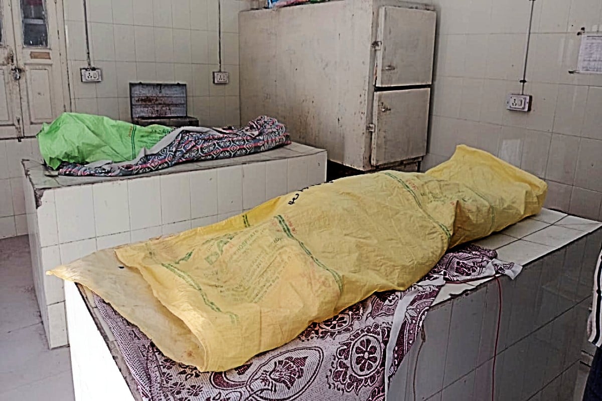 અતુલ જોશી, મોરબી : ઝીકિયારી (Morbi murder) ગામે રહેતા કસ્તુરબહેન સવજીભાઈ ભાટિયા અને સંગીતા બહેન સવજીભાઈ ભાટીયાને તેના જ પુત્ર દેવશી ભાટિયાએ તીક્ષણ હથિયારના ઘા ઝીકી હત્યા કરી નાખી. (Son killed Mother sister)પોલીસે ગુનો નોંધી તપાસ હાથ ધરી છે. મોરબી તાલુકા પોલીસ મથકેથી મળતી વિગત અનુસાર મોરબી તાલુકાના ઝીકિયારી ગામે ધૃણાસ્પદ બનાવ સામે આવ્યો છે જેના લીધે મોરબી પંથકમાં ચકચાર મચી જવા પામી છે અતુલ જોશી, મોરબી : ઝીકિયારી (Morbi murder) ગામે રહેતા કસ્તુરબહેન સવજીભાઈ ભાટિયા અને સંગીતા બહેન સવજીભાઈ ભાટીયાને તેના જ પુત્ર દેવશી ભાટિયાએ તીક્ષણ હથિયારના ઘા ઝીકી હત્યા કરી નાખી. (Son killed Mother sister)પોલીસે ગુનો નોંધી તપાસ હાથ ધરી છે. મોરબી તાલુકા પોલીસ મથકેથી મળતી વિગત અનુસાર મોરબી તાલુકાના ઝીકિયારી ગામે ધૃણાસ્પદ બનાવ સામે આવ્યો છે જેના લીધે મોરબી પંથકમાં ચકચાર મચી જવા પામી છે