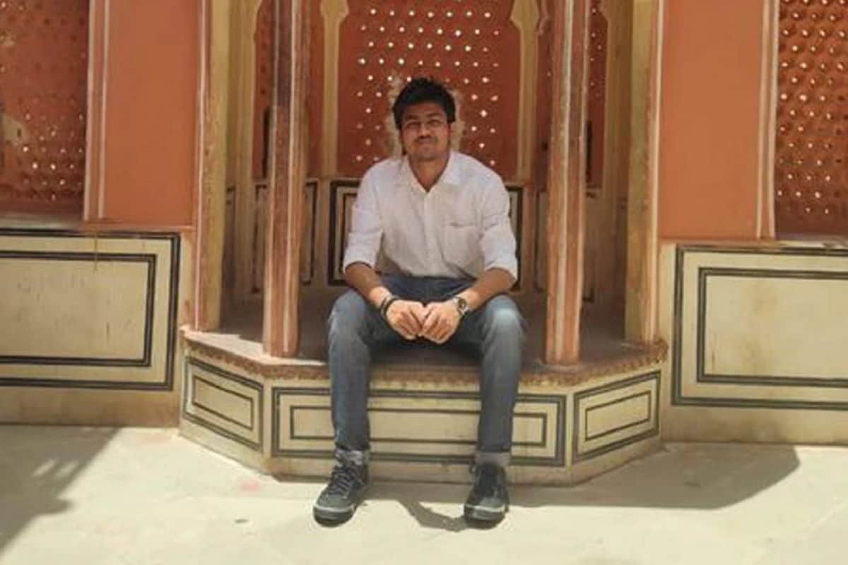પોતાના શરુઆતી દિવસો વિશે વાત કરતા તેઓ જણાવે છે કે તેમણે બિહારમાં જ આવાસીય સરસ્વતી વિદ્યા મંદિરમાં શરૂઆતના પાંચમાં ધોરણ સુધી ભણ્યો હતો. ત્યારબાદ સૈનિક સ્કૂલ ગોલપાડામાં 12મી સુધી અભ્યા કર્યો અને પછી ડીયુમાં ગ્રેજ્યુએશન કર્યું હતું. (તમામ તસવીરો આજતક) પોતાના શરુઆતી દિવસો વિશે વાત કરતા તેઓ જણાવે છે કે તેમણે બિહારમાં જ આવાસીય સરસ્વતી વિદ્યા મંદિરમાં શરૂઆતના પાંચમાં ધોરણ સુધી ભણ્યો હતો. ત્યારબાદ સૈનિક સ્કૂલ ગોલપાડામાં 12મી સુધી અભ્યા કર્યો અને પછી ડીયુમાં ગ્રેજ્યુએશન કર્યું હતું. (તમામ તસવીરો આજતક)