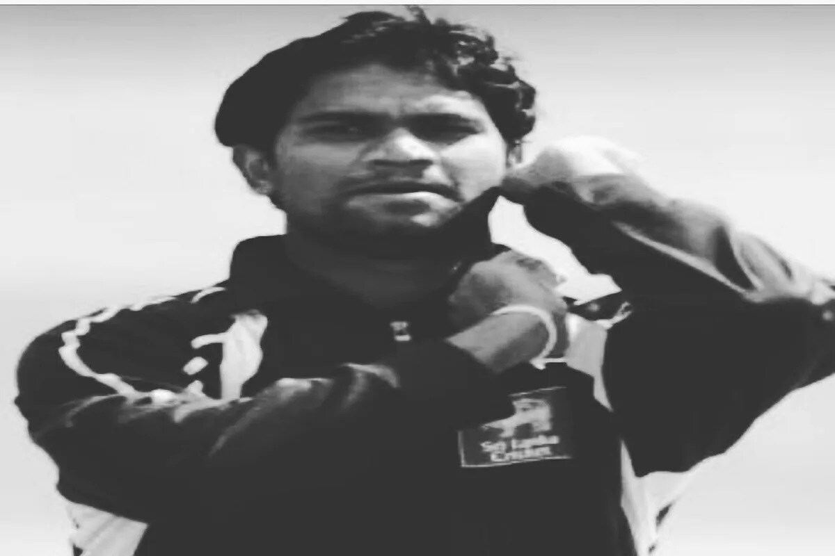નવી દિલ્હી : મેચ ફિક્સિંગના આરોપમાં પહેલા જ સસ્પેન્સનનો સામનો કરી રહેલા શ્રીલંકાના પૂર્વ ક્રિકેટર અને બોલિંગ કોચ નુવાન ઝોયસાને (Nuwan Zoysa)આઈસીસીએ ત્રણ અપરાધોમાં દોષિત માન્યો છે. આઈસીસીએ (ICC) ગુરુવારે આ જાણકારી આપી હતી.(Photo-Zoysa instagram) નવી દિલ્હી : મેચ ફિક્સિંગના આરોપમાં પહેલા જ સસ્પેન્સનનો સામનો કરી રહેલા શ્રીલંકાના પૂર્વ ક્રિકેટર અને બોલિંગ કોચ નુવાન ઝોયસાને (Nuwan Zoysa)આઈસીસીએ ત્રણ અપરાધોમાં દોષિત માન્યો છે. આઈસીસીએ (ICC) ગુરુવારે આ જાણકારી આપી હતી.(Photo-Zoysa instagram)