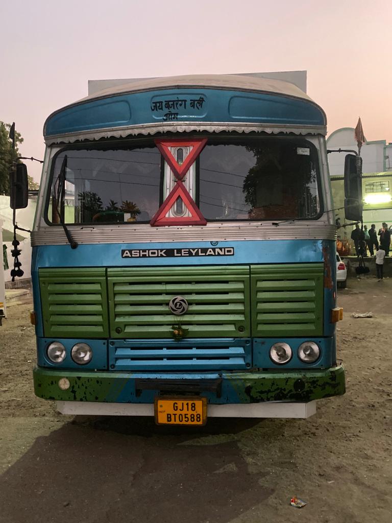પોલીસે 15 લાખના ટ્રક સહિત કુલ 16,31,700 રૂપિયાનો મુદ્દામાલ કબજે કર્યો છે. તો સાથે જ ચાર જેટલા આરોપીઓની ધરપકડ પણ કરી છે. પોલીસે પ્રવીણ ભાવસાર, શૈલેન્દ્ર સિંહ રાણા, અજીત યાદવ તેમજ રામારામ જાટની ધરપકડ કરી છે. ત્યારે ગુરૂવારના રોજ તમામ આરોપીઓને કોર્ટમાં રજૂ કરવામાં આવશે. તેમજ તેમના રિમાન્ડની માગણી પણ કરવામાં આવશે. પોલીસે 15 લાખના ટ્રક સહિત કુલ 16,31,700 રૂપિયાનો મુદ્દામાલ કબજે કર્યો છે. તો સાથે જ ચાર જેટલા આરોપીઓની ધરપકડ પણ કરી છે. પોલીસે પ્રવીણ ભાવસાર, શૈલેન્દ્ર સિંહ રાણા, અજીત યાદવ તેમજ રામારામ જાટની ધરપકડ કરી છે. ત્યારે ગુરૂવારના રોજ તમામ આરોપીઓને કોર્ટમાં રજૂ કરવામાં આવશે. તેમજ તેમના રિમાન્ડની માગણી પણ કરવામાં આવશે.