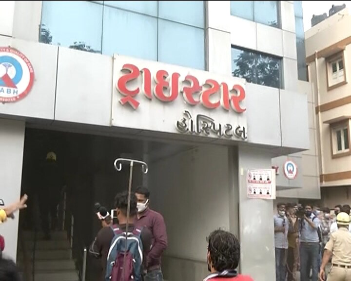 જોકે, આ આગમાં ફસાયેલા તમામ 16 દર્દીઓનું સફળતા પૂર્વક રેસ્ક્યૂ કરવામાં આવ્યું હતું પરંતુ ઘટનાની ગંભીરતાને જોતા 108 અને ફાયરની ગાડીઓનો કાફલો દોડી આવ્યો હતો. જોકે, આ આગમાં ફસાયેલા તમામ 16 દર્દીઓનું સફળતા પૂર્વક રેસ્ક્યૂ કરવામાં આવ્યું હતું પરંતુ ઘટનાની ગંભીરતાને જોતા 108 અને ફાયરની ગાડીઓનો કાફલો દોડી આવ્યો હતો.
