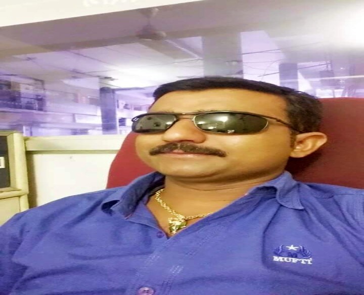 બનાવની વિગત એવી છે કે મહેમદાબાદ પોલીસ મથકમાં સટ્ટાના કેસમાં આરોપીઓ ઝડપાયા હતા. આ આરોપીઓએનો અગાઉ 1.50 લાખ રૂપિયાના જામીન પર મુક્ત કરવામાં આવ્યા હતા. ત્યારબાદ કોર્ટનો અભિપ્રાય આપવા માટે વધારાના 10 હજાર રૂપિયાની માંગણી આરોપીઓ પાસેથી કરવામાં આવી હતી. (ફરાર આરોપી પોલીસકર્મી આલભાઈ રબારી) બનાવની વિગત એવી છે કે મહેમદાબાદ પોલીસ મથકમાં સટ્ટાના કેસમાં આરોપીઓ ઝડપાયા હતા. આ આરોપીઓએનો અગાઉ 1.50 લાખ રૂપિયાના જામીન પર મુક્ત કરવામાં આવ્યા હતા. ત્યારબાદ કોર્ટનો અભિપ્રાય આપવા માટે વધારાના 10 હજાર રૂપિયાની માંગણી આરોપીઓ પાસેથી કરવામાં આવી હતી. (ફરાર આરોપી પોલીસકર્મી આલભાઈ રબારી)