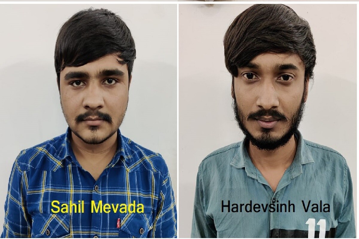 પોલીસે તપાસ શરૂ કરી તો જાણવા મળ્યું છે કે આ પિસ્ટલ જેવો હથિયાર તેને હરદેવસિંહ વાળા નામના યુવક જે ડાભીસ કોફી બાર ચલાવે છે તેને આપ્યું હતું. હરદેવ સિંહનું કેહવું છે કે 3 મહિના પહેલા તેના કોફી બાર પાર એક ગ્રાહક પાસેથી ખરીદી કરી હતી. આ બંને આ હથિયાર પોતાની પાસે રાખી લોકોને પોલીસ તરીકે ઓળખ આપતા હતા અને દોઢ મહિના પહેલા આ વીડિયો બનાવેલ હોવાનું સામે આવ્યું છે. જોકે પહેલા કોઈ ગુનામાં પકડાયેલ નથી. હાલ ક્રાઈમ બ્રાન્ચ બન્નેની ધરપકડ કરી તપાસ કરી રહી છે. પોલીસે તપાસ શરૂ કરી તો જાણવા મળ્યું છે કે આ પિસ્ટલ જેવો હથિયાર તેને હરદેવસિંહ વાળા નામના યુવક જે ડાભીસ કોફી બાર ચલાવે છે તેને આપ્યું હતું. હરદેવ સિંહનું કેહવું છે કે 3 મહિના પહેલા તેના કોફી બાર પાર એક ગ્રાહક પાસેથી ખરીદી કરી હતી. આ બંને આ હથિયાર પોતાની પાસે રાખી લોકોને પોલીસ તરીકે ઓળખ આપતા હતા અને દોઢ મહિના પહેલા આ વીડિયો બનાવેલ હોવાનું સામે આવ્યું છે. જોકે પહેલા કોઈ ગુનામાં પકડાયેલ નથી. હાલ ક્રાઈમ બ્રાન્ચ બન્નેની ધરપકડ કરી તપાસ કરી રહી છે.