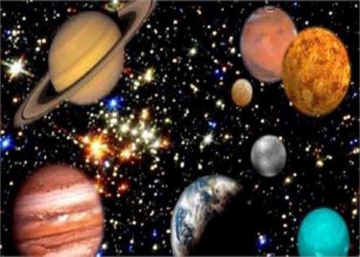 ગુરુનો મકર રાશિમાં કરશે પ્રવેશ- ગુરુ ગ્રહ (Jupiter)20 નવેમ્બરે મકર રાશિમાં પ્રવેશ કરશે અને 6 એપ્રિલ 2021 સુધી આ રાશિમાં રહેશે. જ્યોતિષીય ગણતરીઓ મુજબ મકર રાશિમાં ગુરુ(Jupiter)ની હાજરીથી કારકિર્દીની બાબતમાં મકર રાશિના જાતકોને ફાયદો થઈ શકે છે, જ્યારે અન્ય રાશિચક્રો પણ તેનાથી લાભ મેળવી શકે છે. જો કે, ગુરુ (Jupiter)અને શનિ એક બીજાના વિરોધી માનવામાં આવે છે. આવી સ્થિતિમાં ગુરુ(Jupiter)નું રાશિ પરિવર્તન ખૂબ મહત્વનું માનવામાં આવે છે. ગુરુનો મકર રાશિમાં કરશે પ્રવેશ- ગુરુ ગ્રહ (Jupiter)20 નવેમ્બરે મકર રાશિમાં પ્રવેશ કરશે અને 6 એપ્રિલ 2021 સુધી આ રાશિમાં રહેશે. જ્યોતિષીય ગણતરીઓ મુજબ મકર રાશિમાં ગુરુ(Jupiter)ની હાજરીથી કારકિર્દીની બાબતમાં મકર રાશિના જાતકોને ફાયદો થઈ શકે છે, જ્યારે અન્ય રાશિચક્રો પણ તેનાથી લાભ મેળવી શકે છે. જો કે, ગુરુ (Jupiter)અને શનિ એક બીજાના વિરોધી માનવામાં આવે છે. આવી સ્થિતિમાં ગુરુ(Jupiter)નું રાશિ પરિવર્તન ખૂબ મહત્વનું માનવામાં આવે છે.