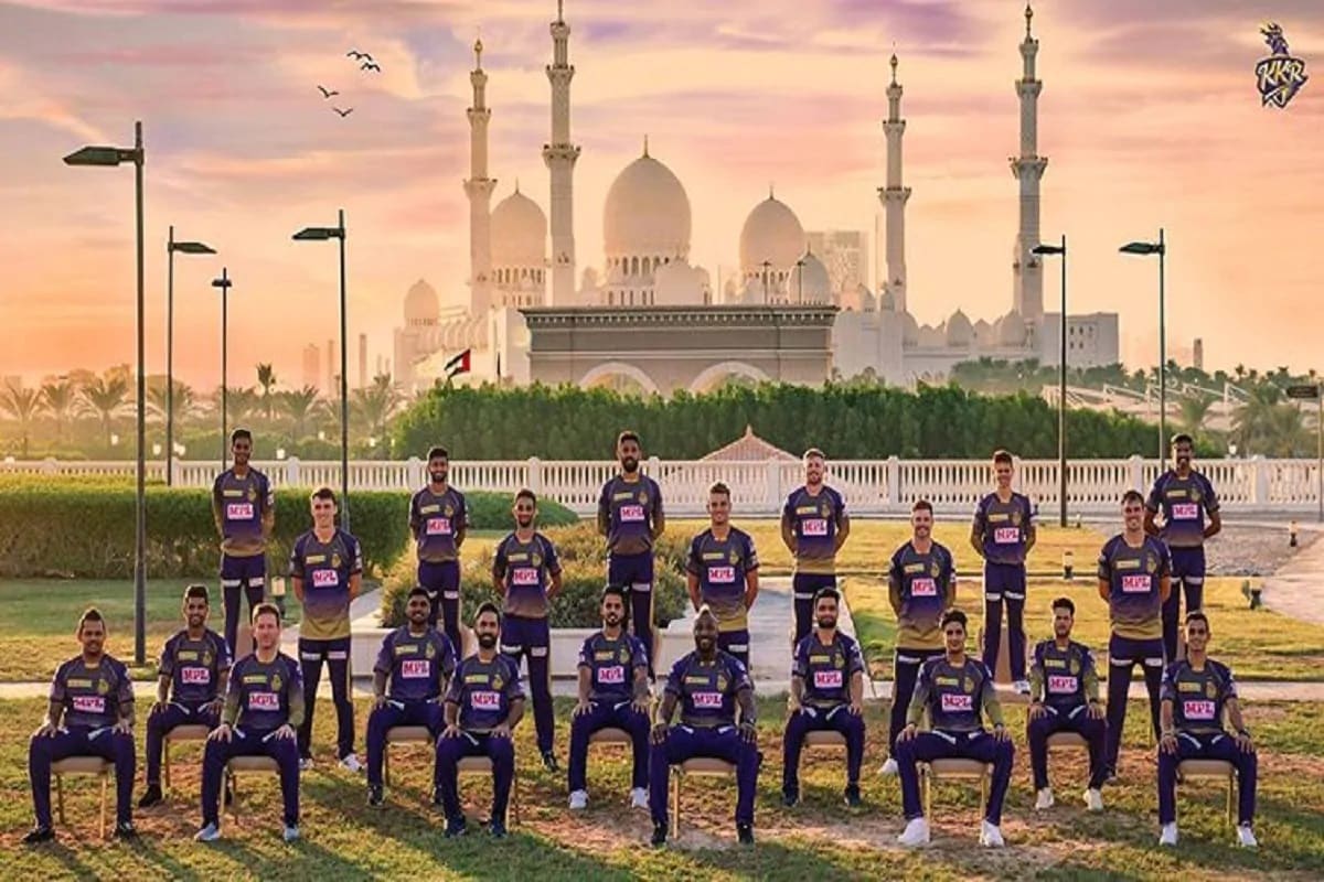 નવી દિલ્હી : ઇન્ડિયન પ્રીમિયર લીગ 2020માં (IPL 2020) કોલકાતા નાઇટ રાઇડર્સનું (Kolkata Knight Riders)પ્રદર્શન મિક્સ રહ્યું છે. ટીમ અંતિમ સમયમાં પ્લેઓફમાં સ્થાન બનાવવાથી ચૂકી ગઈ હતી. કેકેઆરે 14 મેચમાંથી 7 મેચમાં જીત મેળવી હતી પણ ખરાબ નેટ રનરેટના કારણે તે પ્લેઓફમાં સ્થાન બનાવી શકી ન હતી. આ ટીમની આઇપીએલ સફર ખતમ થઈ ગઈ છે. જોકે ટીમના ખેલાડીઓ હજુ પણ દુબઈમાં છે અને બાયો બબલમાંથી બહાર નીકળીને સુંદર શહેરમાં મસ્તી કરી રહ્યા છે. નવી દિલ્હી : ઇન્ડિયન પ્રીમિયર લીગ 2020માં (IPL 2020) કોલકાતા નાઇટ રાઇડર્સનું (Kolkata Knight Riders)પ્રદર્શન મિક્સ રહ્યું છે. ટીમ અંતિમ સમયમાં પ્લેઓફમાં સ્થાન બનાવવાથી ચૂકી ગઈ હતી. કેકેઆરે 14 મેચમાંથી 7 મેચમાં જીત મેળવી હતી પણ ખરાબ નેટ રનરેટના કારણે તે પ્લેઓફમાં સ્થાન બનાવી શકી ન હતી. આ ટીમની આઇપીએલ સફર ખતમ થઈ ગઈ છે. જોકે ટીમના ખેલાડીઓ હજુ પણ દુબઈમાં છે અને બાયો બબલમાંથી બહાર નીકળીને સુંદર શહેરમાં મસ્તી કરી રહ્યા છે.