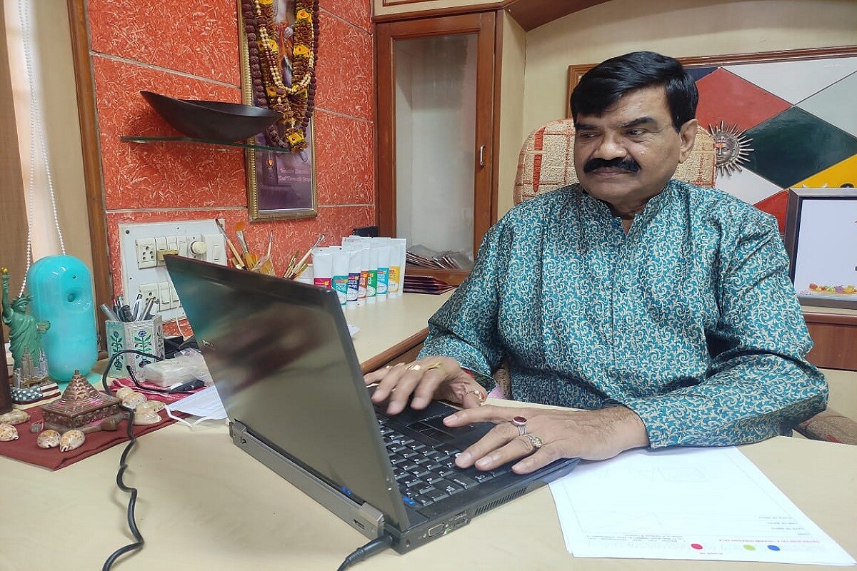 છેલ્લા દોઢ વર્ષથી શનિ અને રાહુ ધન રાશિમાં ખરાબ ચાલતા હતા. જેથી મહામારી અને બીમારી આવી પરંતુ આવનારા નવા વર્ષમાં શનિ મકર રાશિમાં બળવાન થવાથી વ્યાપાર, જમીન બાંધકામ અને શેર બાજારમાં સુધારો આવશે. છેલ્લા દોઢ વર્ષથી શનિ અને રાહુ ધન રાશિમાં ખરાબ ચાલતા હતા. જેથી મહામારી અને બીમારી આવી પરંતુ આવનારા નવા વર્ષમાં શનિ મકર રાશિમાં બળવાન થવાથી વ્યાપાર, જમીન બાંધકામ અને શેર બાજારમાં સુધારો આવશે.