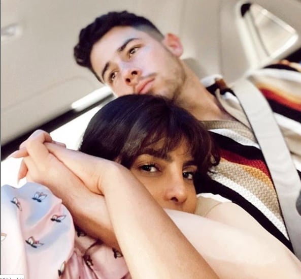 એક્ટ્રેસ પ્રિયંકા ચોપરા જોનાસ (Priyanka Chopra Jonas)એ સ્વીકાર્યું છે કે, તે આજે તેનાં લગ્ન અને નિકની સાથે ખુબજ ખુશ છે. People મેગેઝિનને આપેલાં એક ઇન્ટરવ્યૂંમાં પ્રિયંકા જણાવે છે જ્યારે તે દુલ્હન બનવાનાં વિચારથી જ રોમાંચિત હતી, તેને વિશ્વાસ જ ન હતો કે, વાસ્તવમાં આ સંબંધનો શું અર્થ છે. તેણે કહ્યું કે, એક નાનકડાં બાળકની જેમ જ હું રોમાંચિત હતી. મને લગ્નનાં વિચારથી પ્રેમ થવા લાગ્યો હતો. હું દુલ્હન બનવા માટે ઉત્સાહિત હતી. પણ આ વાતથી અજાણી હતી કે, વાસ્તવમાં તેનો અર્થ શું હોય છે. ( PHOTO: INSTAGRAM) એક્ટ્રેસ પ્રિયંકા ચોપરા જોનાસ (Priyanka Chopra Jonas)એ સ્વીકાર્યું છે કે, તે આજે તેનાં લગ્ન અને નિકની સાથે ખુબજ ખુશ છે. People મેગેઝિનને આપેલાં એક ઇન્ટરવ્યૂંમાં પ્રિયંકા જણાવે છે જ્યારે તે દુલ્હન બનવાનાં વિચારથી જ રોમાંચિત હતી, તેને વિશ્વાસ જ ન હતો કે, વાસ્તવમાં આ સંબંધનો શું અર્થ છે. તેણે કહ્યું કે, એક નાનકડાં બાળકની જેમ જ હું રોમાંચિત હતી. મને લગ્નનાં વિચારથી પ્રેમ થવા લાગ્યો હતો. હું દુલ્હન બનવા માટે ઉત્સાહિત હતી. પણ આ વાતથી અજાણી હતી કે, વાસ્તવમાં તેનો અર્થ શું હોય છે. ( PHOTO: INSTAGRAM)