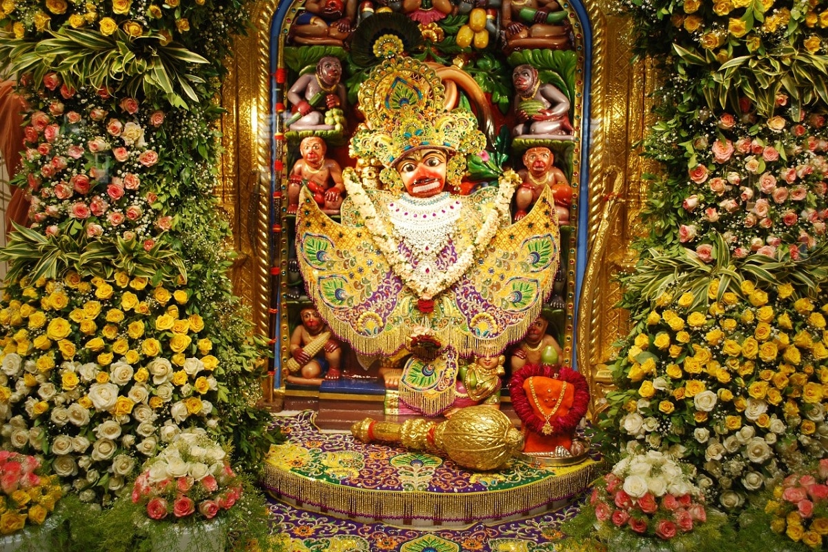 પ્રકાશ સોલંકી, બોટાદ : સાળંગપુર કષ્ટભંજન હનુમાનજી (sarangpur hanuman temple) મહારાજનો આજે 172 માં વાર્ષિક પાટોત્સવ ઉજવાયો. શણગાર, આરતી ,અભિષેક, પૂજન,અન્નકૂટ આરતી અને મારુતિ યજ્ઞ સહિત વિશેષ કાર્યકમોનું આયોજન કરાયુ હતુ. આ કાર્યક્રમમાં સંતો અને મહંતો હાજર રહ્યા હતા..હરિભક્તો માટે ઓનલાઈન દર્શનની (online darshan) વ્યવસ્થા કરવામાં આવી હતી. પ્રકાશ સોલંકી, બોટાદ : સાળંગપુર કષ્ટભંજન હનુમાનજી (sarangpur hanuman temple) મહારાજનો આજે 172 માં વાર્ષિક પાટોત્સવ ઉજવાયો. શણગાર, આરતી ,અભિષેક, પૂજન,અન્નકૂટ આરતી અને મારુતિ યજ્ઞ સહિત વિશેષ કાર્યકમોનું આયોજન કરાયુ હતુ. આ કાર્યક્રમમાં સંતો અને મહંતો હાજર રહ્યા હતા..હરિભક્તો માટે ઓનલાઈન દર્શનની (online darshan) વ્યવસ્થા કરવામાં આવી હતી.