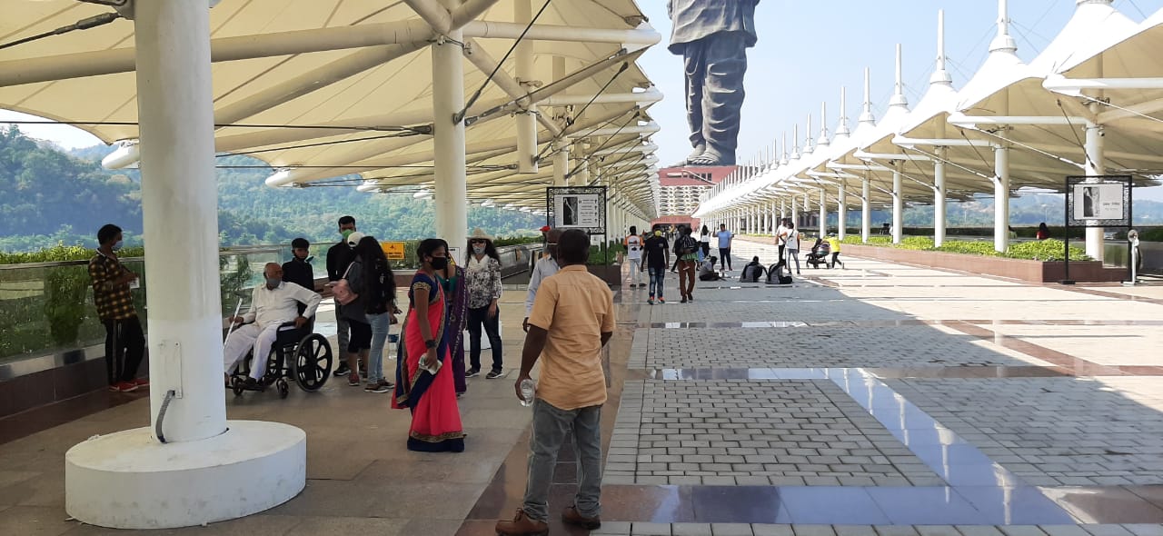 ટેન્ટ સિટીના મેનેજર પ્રબલ પટેલના જણાવ્યા અનુસાર લોકડાઉનમાં 6 મહિનામાં 10 કરોડથી પણ વધુ ખોટ ગઈ છે પરંતુ હાલ પ્રવાસીઓ આવી રહ્યા છે જેને કારણે જે ખોટ ગઈ છે તે પણ સરભર થતા થોડી રાહત થઇ છે. ટેન્ટ સિટીના મેનેજર પ્રબલ પટેલના જણાવ્યા અનુસાર લોકડાઉનમાં 6 મહિનામાં 10 કરોડથી પણ વધુ ખોટ ગઈ છે પરંતુ હાલ પ્રવાસીઓ આવી રહ્યા છે જેને કારણે જે ખોટ ગઈ છે તે પણ સરભર થતા થોડી રાહત થઇ છે.