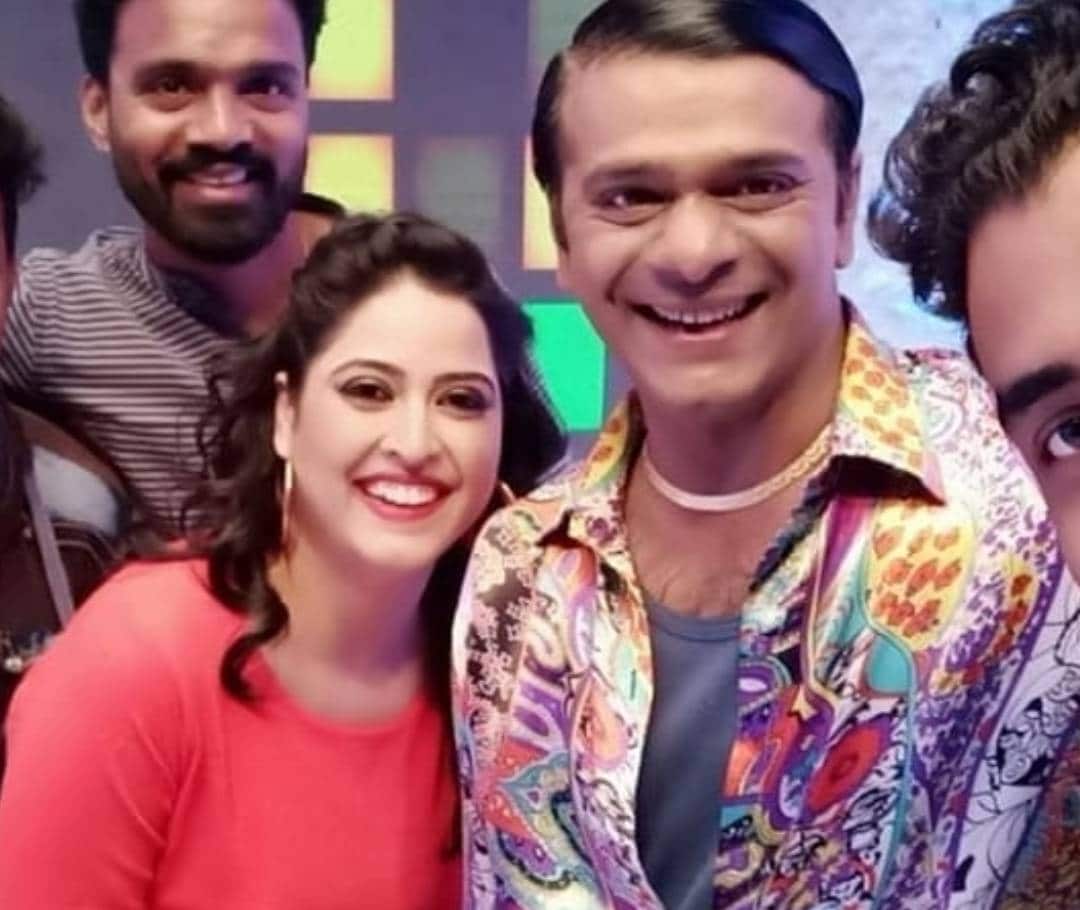 13 વર્ષથી ટીવી પર આવનારા શોમાં બાઘાની પ્રેમિકા તરીકે નજર આવનારી બાવરી એટલે કે એક્ટ્રેસ મોનિકા ભદોરિયાનો અનોખો અંદાજ સૌને પસંદ આવ્યો હવે તો તે શોનો ભાગ નથી રહી પણ તે સોશિયલ મીડિયા પર ઘણી જ એક્ટિવ છે. (PHOTO:@monika_bhadoriya/Instagram) 13 વર્ષથી ટીવી પર આવનારા શોમાં બાઘાની પ્રેમિકા તરીકે નજર આવનારી બાવરી એટલે કે એક્ટ્રેસ મોનિકા ભદોરિયાનો અનોખો અંદાજ સૌને પસંદ આવ્યો હવે તો તે શોનો ભાગ નથી રહી પણ તે સોશિયલ મીડિયા પર ઘણી જ એક્ટિવ છે. (PHOTO:@monika_bhadoriya/Instagram)