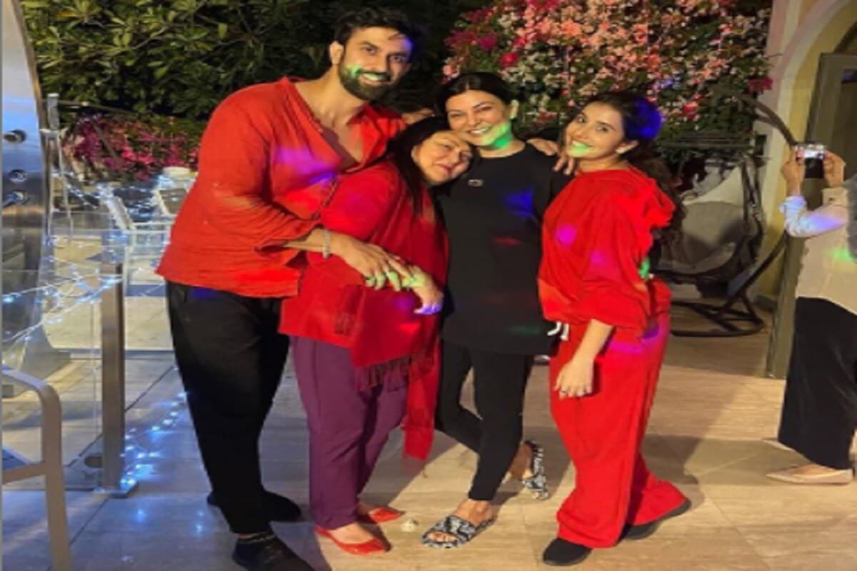ટીવી એક્ટ્રેસ ચારુ અસોપા (Charu Asopa) તેનાં પતિ રાજીવ સેન, ભાભી અને એક્ટ્રેસ સુષ્મિતા સેન (Sushmita Sen)ની સાથે 2020નાં અંતિમ દિવસોમાં દુબઇ ફરવા ગઇ છે જેની તસવીરો અને વીડિયો તેણે ઇન્સ્ટાગ્રામ પર શેર કર્યા છે. (Photo: Instagram) ટીવી એક્ટ્રેસ ચારુ અસોપા (Charu Asopa) તેનાં પતિ રાજીવ સેન, ભાભી અને એક્ટ્રેસ સુષ્મિતા સેન (Sushmita Sen)ની સાથે 2020નાં અંતિમ દિવસોમાં દુબઇ ફરવા ગઇ છે જેની તસવીરો અને વીડિયો તેણે ઇન્સ્ટાગ્રામ પર શેર કર્યા છે. (Photo: Instagram)