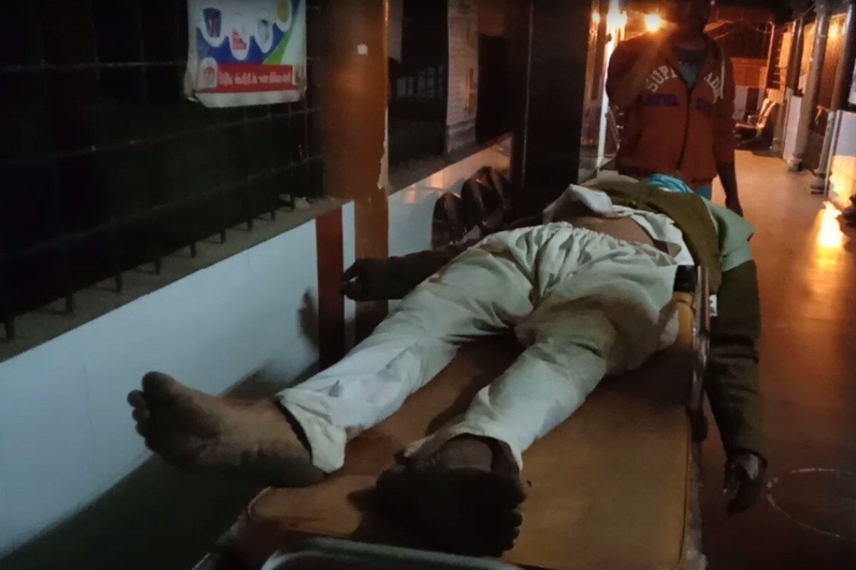 આ ગોઝારા અકસ્માતમા ગઢવી પરીવારના એકજ પરિવારના ત્રણ સભ્યોના મોત થયા છે. જેમાં રામભાઇ નારાયણભાઇ ગઢવી ઉ 35 .રહે.લયજા તાં.માંડવી જી.કચ્છ, ડ્રાઇવર પિન્ટુભાઇ કાનજીભાઇ ઉ 27 ઇજાગ્રસ્ત થતા વધુ સારવાર માટે મોરબી ખસેડવામાં આવ્યા છે. આ ગોઝારા અકસ્માતમા ગઢવી પરીવારના એકજ પરિવારના ત્રણ સભ્યોના મોત થયા છે. જેમાં રામભાઇ નારાયણભાઇ ગઢવી ઉ 35 .રહે.લયજા તાં.માંડવી જી.કચ્છ, ડ્રાઇવર પિન્ટુભાઇ કાનજીભાઇ ઉ 27 ઇજાગ્રસ્ત થતા વધુ સારવાર માટે મોરબી ખસેડવામાં આવ્યા છે.