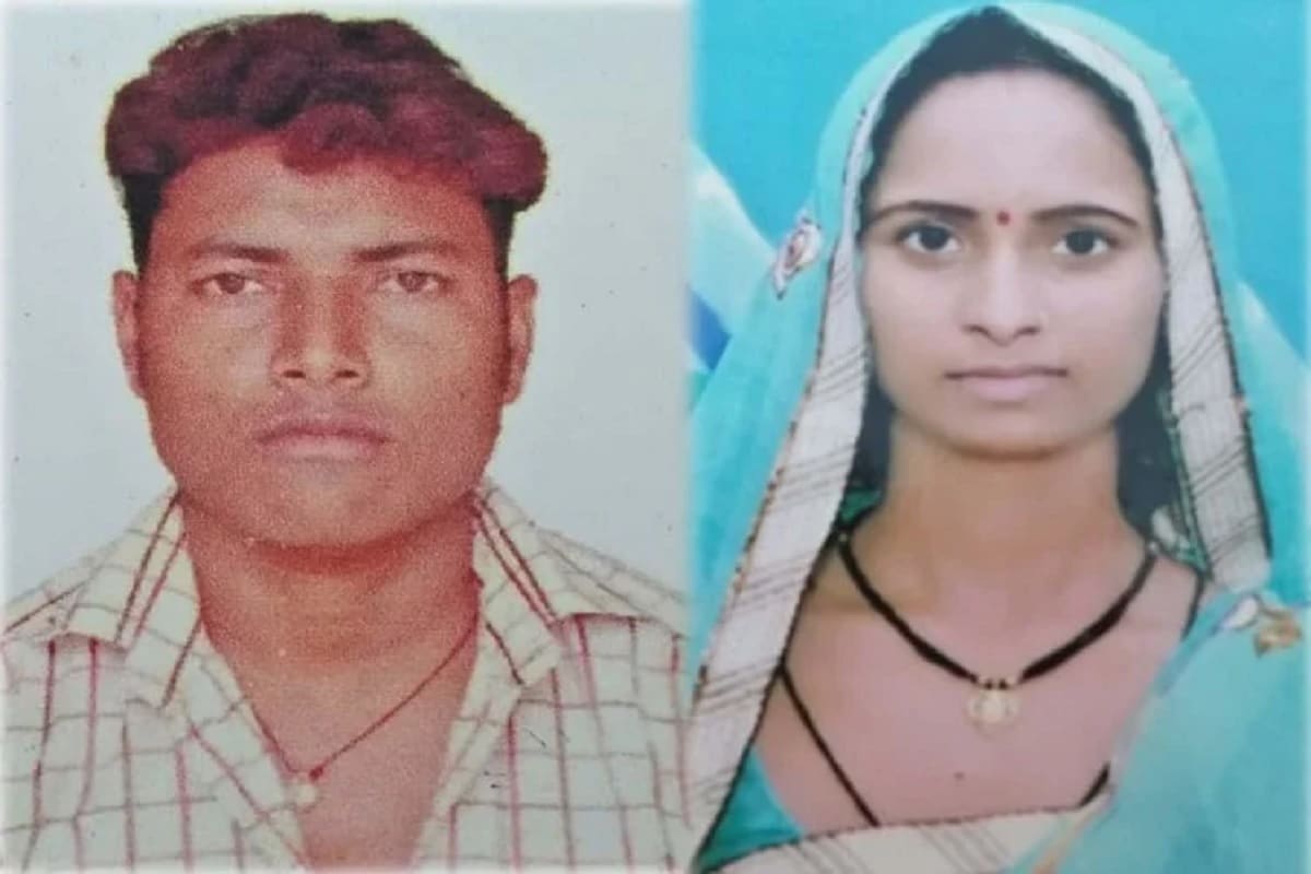 બંનેએ રાત્રે એક જ ફંદામાં ફાંસી લગાવીને આત્મહત્યા કરી લીધી હતી. બંનેની લાશો સવારે ફંદા સાથે લટકતી મળી હતી. ઘટનાના પગલે સમગ્ર ગામમાં હડકંપ મચી ગયો હતો. પોલીસે દિયર ભાભીની લાશોને નીચે ઉતારીને પોસ્ટમોર્ટમ માટે મોકલી આપી હતી. બંનેએ રાત્રે એક જ ફંદામાં ફાંસી લગાવીને આત્મહત્યા કરી લીધી હતી. બંનેની લાશો સવારે ફંદા સાથે લટકતી મળી હતી. ઘટનાના પગલે સમગ્ર ગામમાં હડકંપ મચી ગયો હતો. પોલીસે દિયર ભાભીની લાશોને નીચે ઉતારીને પોસ્ટમોર્ટમ માટે મોકલી આપી હતી.