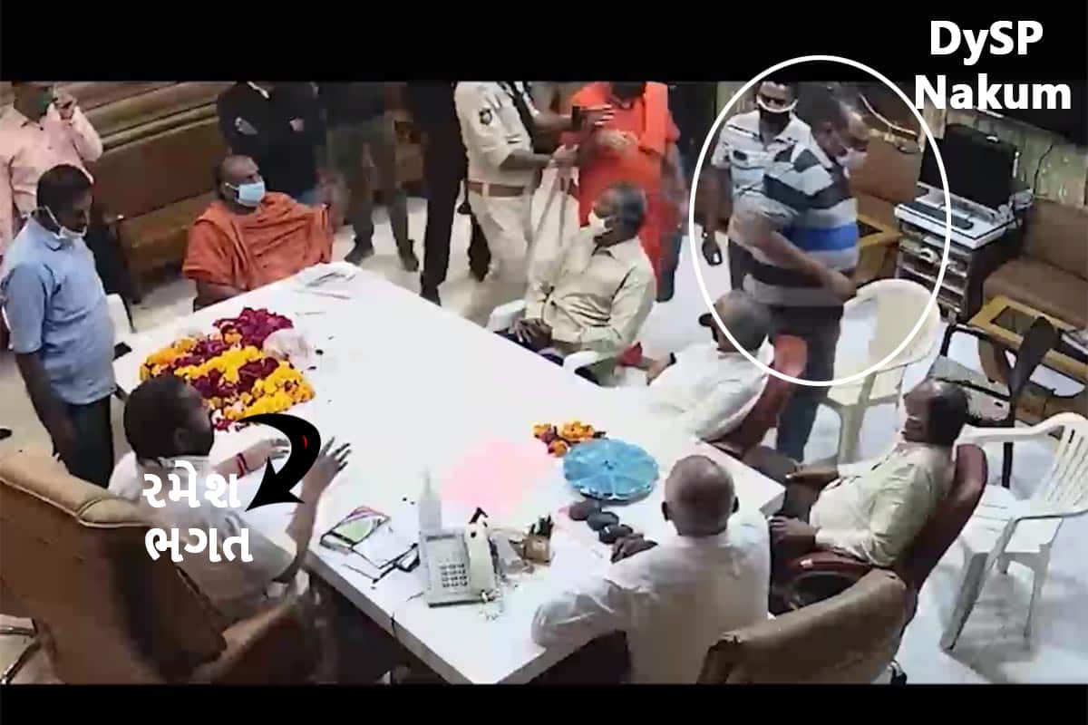 મળતી માહિતી પ્રમાણે ગઢડા ગોપીનાથજી મંદિરના આચાર્ય પક્ષના પૂર્વ ચેરમેન એસ.પી. સ્વામીએ ચેરમેનના વિવાદને લઈને વીડિયો વાયરલ કર્યો છે. ઉલ્લેખનીય છે કે ગઢડા મંદિરના ટ્રસ્ટી બોર્ડની મળેલી બેઠકમાં દેવ પક્ષના ચેરમેન હરજીવન સ્વામીને હોદ્દા પરથી દૂર કરાયા છે. તેમના સ્થાને રમેશ ભગતની નિમણૂક કરવામાં આવી છે. એસ.પી. સ્વામીએ આક્ષેપ મૂક્યો છે કે, રાત્રે આઠ વાગ્યે દેવ પક્ષના ટ્રસ્ટીઓ અને ડીવાયએસપી નકુમ ઓફિસમાં ધસી આવ્યા હતા અને ચૂંટાયેલા ટ્રસ્ટીઓ સાથે ગેરવર્તન કરીને તેમને બહાર કાઢી મૂક્યા હતા. મળતી માહિતી પ્રમાણે ગઢડા ગોપીનાથજી મંદિરના આચાર્ય પક્ષના પૂર્વ ચેરમેન એસ.પી. સ્વામીએ ચેરમેનના વિવાદને લઈને વીડિયો વાયરલ કર્યો છે. ઉલ્લેખનીય છે કે ગઢડા મંદિરના ટ્રસ્ટી બોર્ડની મળેલી બેઠકમાં દેવ પક્ષના ચેરમેન હરજીવન સ્વામીને હોદ્દા પરથી દૂર કરાયા છે. તેમના સ્થાને રમેશ ભગતની નિમણૂક કરવામાં આવી છે. એસ.પી. સ્વામીએ આક્ષેપ મૂક્યો છે કે, રાત્રે આઠ વાગ્યે દેવ પક્ષના ટ્રસ્ટીઓ અને ડીવાયએસપી નકુમ ઓફિસમાં ધસી આવ્યા હતા અને ચૂંટાયેલા ટ્રસ્ટીઓ સાથે ગેરવર્તન કરીને તેમને બહાર કાઢી મૂક્યા હતા.