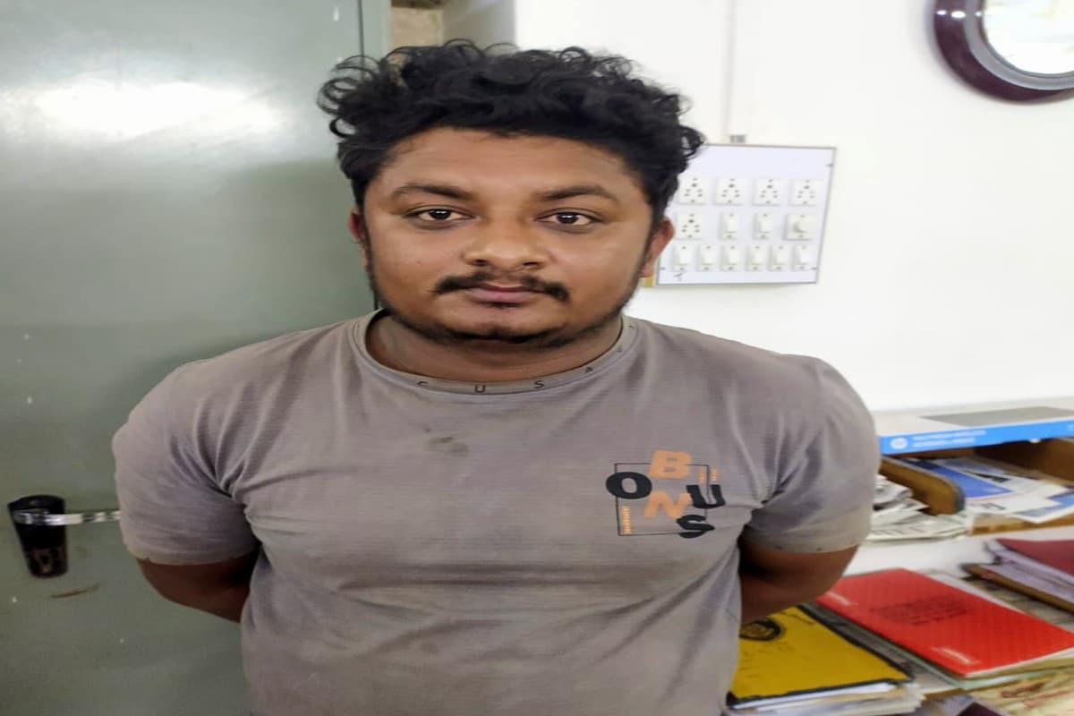 આ કામગીરીમાં એલસીબી પીઆઈ વી બી જાડેજા,પીએસઆઇ એન બી ડાભી,પો.હેડ.કોન્સ.દિલીપભાઈ ચૌધરી,વિક્રમસિંહ બોરાંણા,ઈશ્વરભાઈ ક્લોતરા, ચંદુભાઈ કાણોતરા,સંજય મૈયડ,પૃથ્વીરાજસિંહ જાડેજા,નીરવભાઈ મકવાણા,ભગિરથસિંહ ઝાલા,દશરથસિંહ પરમાર, આશીફભાઈ ચાણકયા તેમજ પેરોલ ફર્લો સ્કોડના સહદેવસિંહ જાડેજા,બ્રિજેશ કાસુન્દ્રા,જયેશ ચાવડા વગેરે જોડાયા હતા. આ કામગીરીમાં એલસીબી પીઆઈ વી બી જાડેજા,પીએસઆઇ એન બી ડાભી,પો.હેડ.કોન્સ.દિલીપભાઈ ચૌધરી,વિક્રમસિંહ બોરાંણા,ઈશ્વરભાઈ ક્લોતરા, ચંદુભાઈ કાણોતરા,સંજય મૈયડ,પૃથ્વીરાજસિંહ જાડેજા,નીરવભાઈ મકવાણા,ભગિરથસિંહ ઝાલા,દશરથસિંહ પરમાર, આશીફભાઈ ચાણકયા તેમજ પેરોલ ફર્લો સ્કોડના સહદેવસિંહ જાડેજા,બ્રિજેશ કાસુન્દ્રા,જયેશ ચાવડા વગેરે જોડાયા હતા.