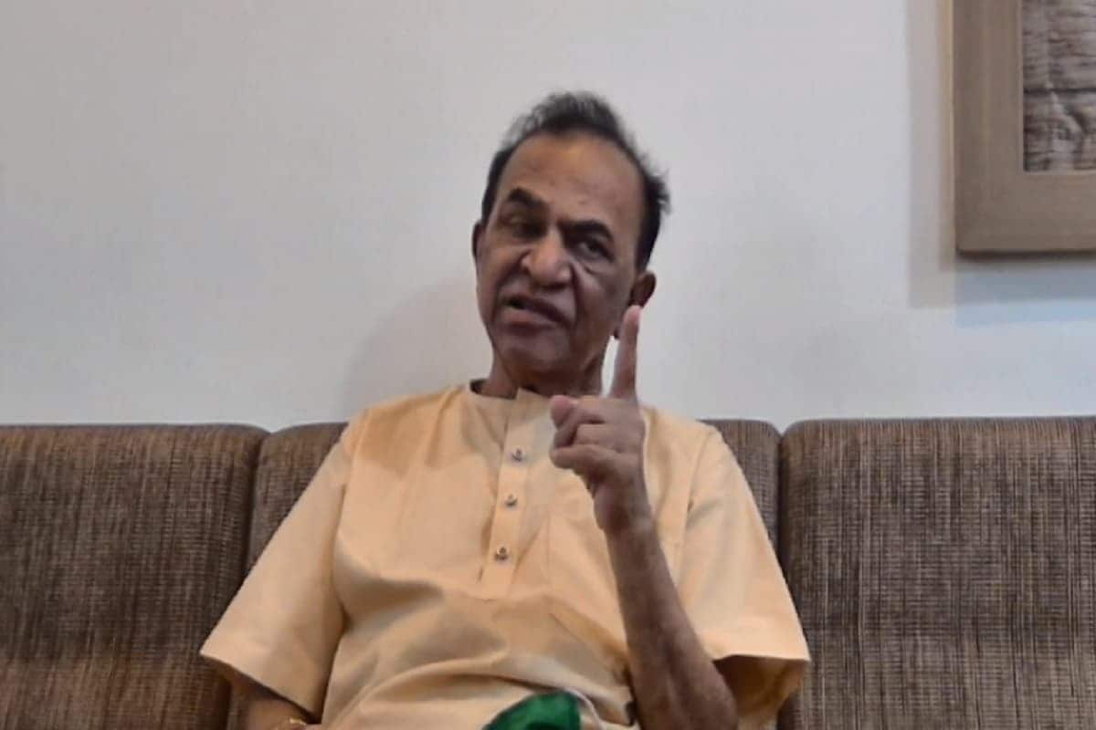 ઘનશ્યામ નાયકે એટલે કે નટુ કાકાએ દૈનિક ભાસ્કર સાથે વાતચીતમાં જણાવ્યું હતું કે, 'મેં છેલ્લે 16 માર્ચે શૂટિંગ કર્યું હતું. લોકડાઉનને કારણે અમારે શૂટિંગ અટકાવવું પડ્યું હતું. જ્યારે અનલૉક થયું ત્યારે હું સેટ પર જઈ શકુ તેમ ન હતું. મહારાષ્ટ્ર સરકારની ગાઈડલાઈન પ્રમાણે તે સમયે 65 કે તેની વધુ વયના કલાકારો શૂટિંગ કરવાની પરવાનગી નહોતી. આ દરમિયાન મારે ગળાનું ઓપરેશન કરાવવું પડ્યું અને ગાંઠો કાઢવામાં આવી હતી. હવે હું એકદમ ફિટ છું અને સેટ પર પાછો આવી ગયો છું. ફરીથી શૂટિંગ શરૂ કરવાની મને ઘણી જ મજા આવી, કારણ કે હું મારા આ કામને મિસ કરતો હતો. પૂરા 9 મહિના પછી (16 માર્ચથી 16 ડિસેમ્બર) કેમેરાની સામે આવીને ઘણો જ સંતુષ્ટ થયો છું.' ઘનશ્યામ નાયકે એટલે કે નટુ કાકાએ દૈનિક ભાસ્કર સાથે વાતચીતમાં જણાવ્યું હતું કે, 'મેં છેલ્લે 16 માર્ચે શૂટિંગ કર્યું હતું. લોકડાઉનને કારણે અમારે શૂટિંગ અટકાવવું પડ્યું હતું. જ્યારે અનલૉક થયું ત્યારે હું સેટ પર જઈ શકુ તેમ ન હતું. મહારાષ્ટ્ર સરકારની ગાઈડલાઈન પ્રમાણે તે સમયે 65 કે તેની વધુ વયના કલાકારો શૂટિંગ કરવાની પરવાનગી નહોતી. આ દરમિયાન મારે ગળાનું ઓપરેશન કરાવવું પડ્યું અને ગાંઠો કાઢવામાં આવી હતી. હવે હું એકદમ ફિટ છું અને સેટ પર પાછો આવી ગયો છું. ફરીથી શૂટિંગ શરૂ કરવાની મને ઘણી જ મજા આવી, કારણ કે હું મારા આ કામને મિસ કરતો હતો. પૂરા 9 મહિના પછી (16 માર્ચથી 16 ડિસેમ્બર) કેમેરાની સામે આવીને ઘણો જ સંતુષ્ટ થયો છું.'