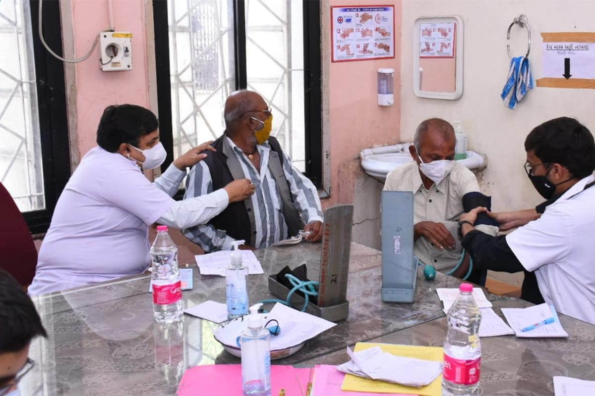 જેને ધ્યાને લઇને આજથી જ અસારવા ખાતે આવેલી સિવિલ હોસ્પિટલમાં સંધ્યા ઓ.પી.ડી. ફરી વખત શરૂ કરવામાં આવી છે. દર્દીઓને ત્વરિત અને સચોટ સારવાર મળી રહે તે હેતુસર મેડિસિન, ઓર્થોપેડિક, બાળરોગ, સ્કિન જેવા વિવિધ પ્રકારના રોગોની સંધ્યા ઓ.પી.ડી દર્દીઓને લાભદાયક નીવડશે. જેને ધ્યાને લઇને આજથી જ અસારવા ખાતે આવેલી સિવિલ હોસ્પિટલમાં સંધ્યા ઓ.પી.ડી. ફરી વખત શરૂ કરવામાં આવી છે. દર્દીઓને ત્વરિત અને સચોટ સારવાર મળી રહે તે હેતુસર મેડિસિન, ઓર્થોપેડિક, બાળરોગ, સ્કિન જેવા વિવિધ પ્રકારના રોગોની સંધ્યા ઓ.પી.ડી દર્દીઓને લાભદાયક નીવડશે.