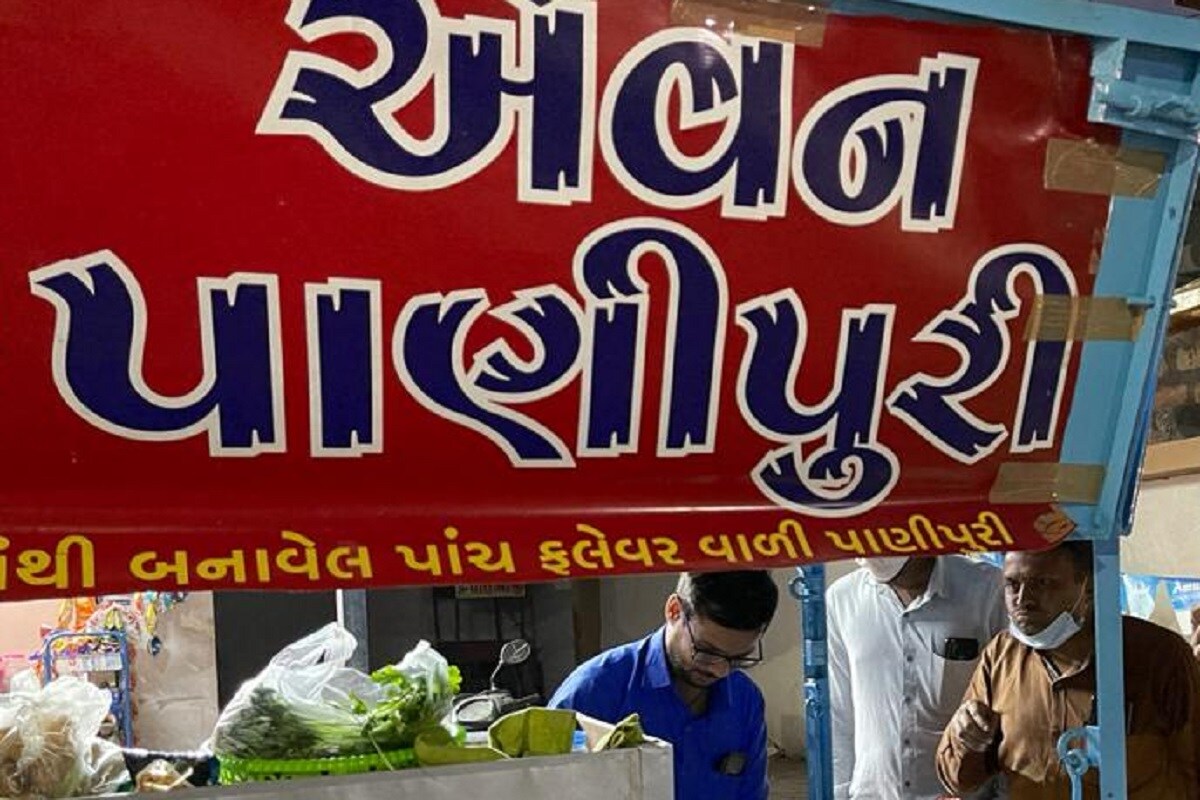 રાજકોટ ટ્યૂશન ક્લાસિસ કોચિંગ એસોસિએશનના પ્રમુખ પ્રકાશભાઈએ જણાવ્યું હતું કે, રાજકોટમાં 400 જેટલા ટ્યૂશન કલાસિસ સંચાલકો છે, જે પૈકી 250 લોકો એસોસિએશન સાથે સંકળાયેલા છે. પરંતું આ લૉકડાઉન બાદ ટ્યૂશન ક્લાસિસ બંધ થવાના કારણે વિદ્યાર્થીઓને ભણાવવાનું છોડી અલગ અલગ બિઝનેસ તરફ વળી ગયા છે. જે દુઃખની વાત છે. સરકાર ટ્યૂશન કલાસ શરૂ કરવા મંજૂરી આપે તેવી બે હાથ જોડી વિનંતી છે. આજે શિક્ષક પોતાના ઘરનું ગુજરાન ચલાવવા અન્ય ધંધા તરફ વળી રહ્યા છે. રાજકોટ ટ્યૂશન ક્લાસિસ કોચિંગ એસોસિએશનના પ્રમુખ પ્રકાશભાઈએ જણાવ્યું હતું કે, રાજકોટમાં 400 જેટલા ટ્યૂશન કલાસિસ સંચાલકો છે, જે પૈકી 250 લોકો એસોસિએશન સાથે સંકળાયેલા છે. પરંતું આ લૉકડાઉન બાદ ટ્યૂશન ક્લાસિસ બંધ થવાના કારણે વિદ્યાર્થીઓને ભણાવવાનું છોડી અલગ અલગ બિઝનેસ તરફ વળી ગયા છે. જે દુઃખની વાત છે. સરકાર ટ્યૂશન કલાસ શરૂ કરવા મંજૂરી આપે તેવી બે હાથ જોડી વિનંતી છે. આજે શિક્ષક પોતાના ઘરનું ગુજરાન ચલાવવા અન્ય ધંધા તરફ વળી રહ્યા છે.