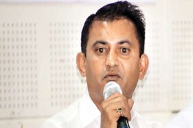 સરકાર માવઠાથી થયેલા નુકસાનનો જલ્દી સર્વે કરાવે અને ખેડૂતોને સો ટકા વળતર આપે : પરેશ ધાનાણી