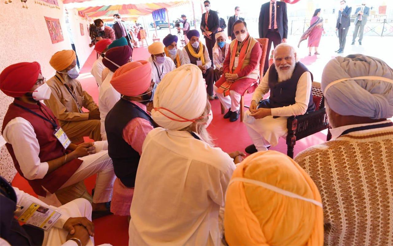 વર્ષે 2022ની વિધાનસભાની પૂર્વે તૈયારીના ભાગરૂપે જ સ્થાનિક સ્વરાજની ચૂંટણીઓમાં તમામ બેઠકો પર જીત મેળવાનો પ્લાન પ્રદેશ ભાજપ અધ્યક્ષ સી.આર.પાટીલે ઘડી દીધો છે. હવે વડાપ્રધાન પણ આવતા મહિને ફરી ગુજરાત પ્રવાસ પર આવી ભાજપની પરંપરાગત વૉટબેંક એવા પાટીદાર સમાજની સંસ્થા 'સરદાર ધામ'ના નવ નિર્મિત બિલ્ડિંગનું ઉદ્ઘાટન કરવાના છે. વર્ષે 2022ની વિધાનસભાની પૂર્વે તૈયારીના ભાગરૂપે જ સ્થાનિક સ્વરાજની ચૂંટણીઓમાં તમામ બેઠકો પર જીત મેળવાનો પ્લાન પ્રદેશ ભાજપ અધ્યક્ષ સી.આર.પાટીલે ઘડી દીધો છે. હવે વડાપ્રધાન પણ આવતા મહિને ફરી ગુજરાત પ્રવાસ પર આવી ભાજપની પરંપરાગત વૉટબેંક એવા પાટીદાર સમાજની સંસ્થા 'સરદાર ધામ'ના નવ નિર્મિત બિલ્ડિંગનું ઉદ્ઘાટન કરવાના છે.