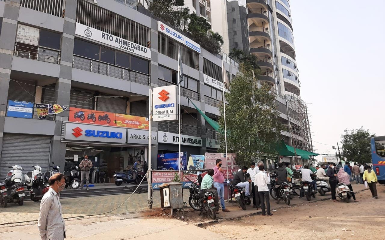 ટોપ ફાઇલ નંબર પર લાગેલી બોલી: નંબર- 0001----રૂ. 5,56000 । નંબર-5555----રૂ. 1,75000। નંબર-7777----રૂ. 1,62000 । નંબર-0369---રૂ. 1,40000 । નંબર-1212----રૂ. 1,15000 ટોપ ફાઇલ નંબર પર લાગેલી બોલી: નંબર- 0001----રૂ. 5,56000 । નંબર-5555----રૂ. 1,75000। નંબર-7777----રૂ. 1,62000 । નંબર-0369---રૂ. 1,40000 । નંબર-1212----રૂ. 1,15000