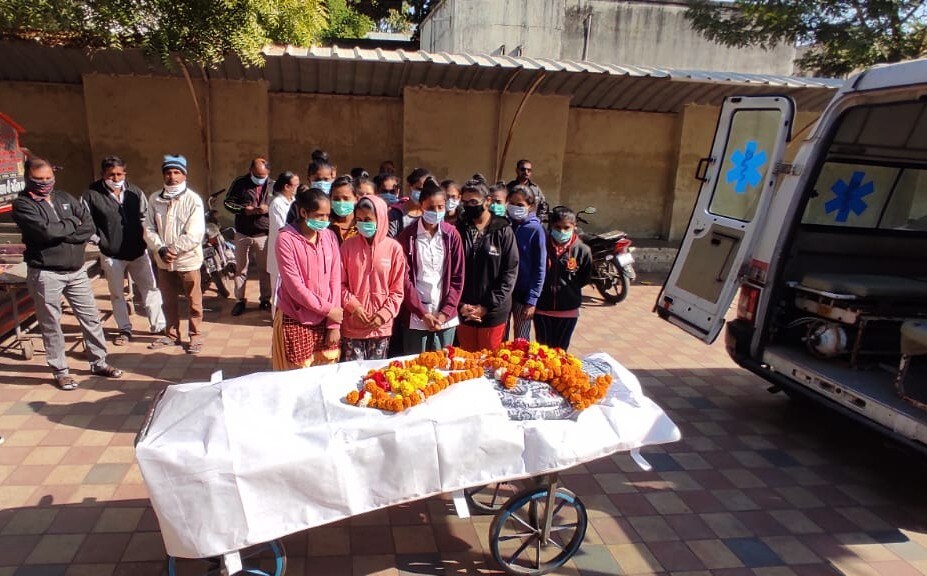 ત્યારે સુજાતા એ આપઘાત કરતા પહેલા તેણી ની માતાને છેલ્લો કોલ કરી કહ્યું હતું કે, online અભ્યાસક્રમ તેમજ covid હોસ્પિટલમાં ફરજ બજાવવાના કારણે છેલ્લા ઘણા સમયથી મારી તબિયત પણ નાદુરસ્ત રહે છે જેના કારણે એક મહિનાની રજા મૂકીને હું ઘરે આવી જઈશ ત્યારે સુજાતા એ આપઘાત કરતા પહેલા તેણી ની માતાને છેલ્લો કોલ કરી કહ્યું હતું કે, online અભ્યાસક્રમ તેમજ covid હોસ્પિટલમાં ફરજ બજાવવાના કારણે છેલ્લા ઘણા સમયથી મારી તબિયત પણ નાદુરસ્ત રહે છે જેના કારણે એક મહિનાની રજા મૂકીને હું ઘરે આવી જઈશ