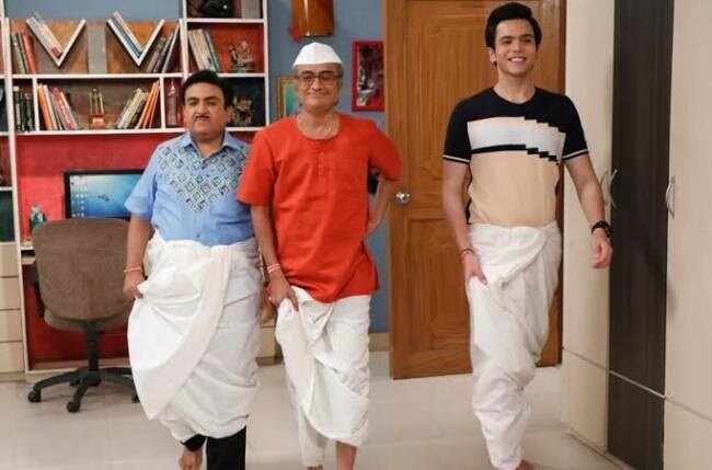 તો આ સવાલ પર જેઠાલાલ ઉર્ફે દિલીપ જોશીએ ભવ્ય ગાંધી અને રાજ અનડકટ વિશે વાત કરતા કહ્યું કે તેઓ શૉમાં ભવ્યને ઘણા મિસ કરે છે. 9 વર્ષ સુધી ભવ્ય અને તેમણે સ્ક્રીન પર પિતા અને દીકરાનો ભજવ્યો હતો. ભવ્ય સાથે એમનું સ્પેશિયલ બૉન્ડ છે. આગળ તેમણે જણાવ્યું કે તારક મહેતા કા ઉલ્ટા ચશ્માના દરેક કલાકાર અનોખા છે. એટલે ભવ્ય અને રાજ વચ્ચે પસંદ કરવું ઘણું મુશ્કેલ છે. તો આ સવાલ પર જેઠાલાલ ઉર્ફે દિલીપ જોશીએ ભવ્ય ગાંધી અને રાજ અનડકટ વિશે વાત કરતા કહ્યું કે તેઓ શૉમાં ભવ્યને ઘણા મિસ કરે છે. 9 વર્ષ સુધી ભવ્ય અને તેમણે સ્ક્રીન પર પિતા અને દીકરાનો ભજવ્યો હતો. ભવ્ય સાથે એમનું સ્પેશિયલ બૉન્ડ છે. આગળ તેમણે જણાવ્યું કે તારક મહેતા કા ઉલ્ટા ચશ્માના દરેક કલાકાર અનોખા છે. એટલે ભવ્ય અને રાજ વચ્ચે પસંદ કરવું ઘણું મુશ્કેલ છે.
