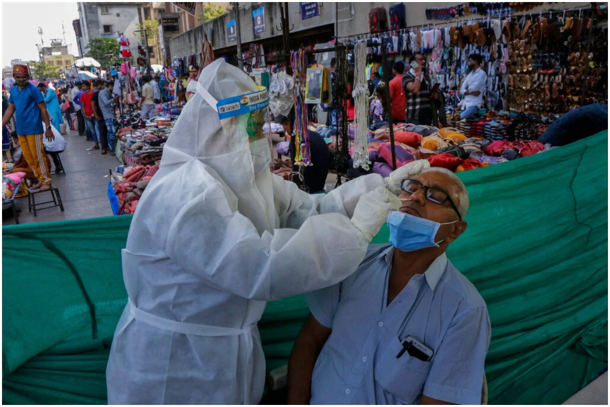 Coronavirus Cases in India Latest News Updates: ભારતમાં કોરોનાથી સંક્રમિત થનારા લોકોની સંખ્યા 95 લાખના આંકને આંબી ગઈ છે. બીજી તરફ કોવિડ સામેની જંગ હારીને જીવ ગુમાવનારા દર્દીઓની સંખ્યા 1,38,648એ પહોંચી ગઈ છે. ગુરૂવારે કેન્દ્રીય સ્વાસ્થ્ય વિભાગ દ્વારા જાહેર કરવામાં આવેલા આંકડાઓ મુજબ, છેલ્લા 24 કલાકમાં દેશમાં 35,551 નવા પોઝિટિવ કેસો નોંધાયા છે. આ ઉપરાંત કોવિડ-19 (COVID-19)ના કારણે 526 દર્દીઓએ પોતાના જીવ ગુમાવ્યા છે. દેશમાં હવે કુલ સંક્રમિતોની સંખ્યા વધીને 95,34,965 થઈ ગઈ છે. (પ્રતીકાત્મક તસવીર) Coronavirus Cases in India Latest News Updates: ભારતમાં કોરોનાથી સંક્રમિત થનારા લોકોની સંખ્યા 95 લાખના આંકને આંબી ગઈ છે. બીજી તરફ કોવિડ સામેની જંગ હારીને જીવ ગુમાવનારા દર્દીઓની સંખ્યા 1,38,648એ પહોંચી ગઈ છે. ગુરૂવારે કેન્દ્રીય સ્વાસ્થ્ય વિભાગ દ્વારા જાહેર કરવામાં આવેલા આંકડાઓ મુજબ, છેલ્લા 24 કલાકમાં દેશમાં 35,551 નવા પોઝિટિવ કેસો નોંધાયા છે. આ ઉપરાંત કોવિડ-19 (COVID-19)ના કારણે 526 દર્દીઓએ પોતાના જીવ ગુમાવ્યા છે. દેશમાં હવે કુલ સંક્રમિતોની સંખ્યા વધીને 95,34,965 થઈ ગઈ છે. (પ્રતીકાત્મક તસવીર)