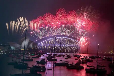 New year 2021 celebrations: जगभरात असे झाले नवीन वर्षाचे स्वागत, पाहा photos happy new year 2021 celebration india and worldwide live updates ag– News18 Gujarati