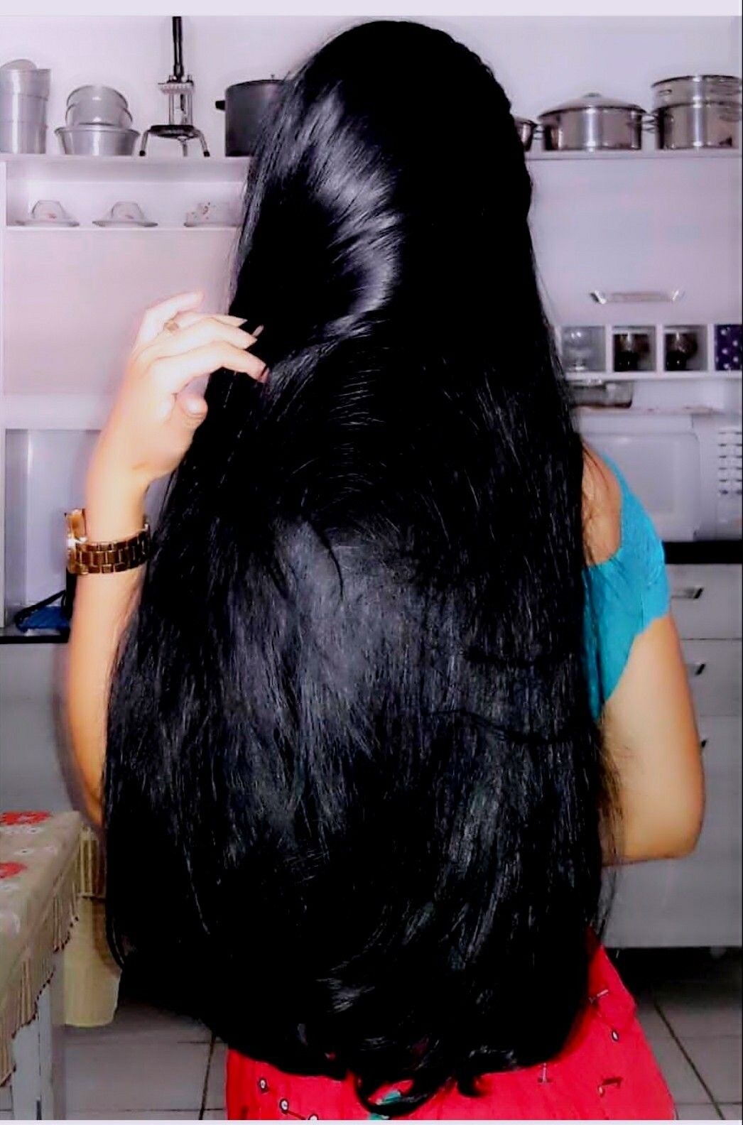 કેવી રીતે વાપરવું- રાત્રે સૂતા પહેલા 15-20 મિનિટ સુધી તેલના મૂળને સારી રીતે માલિશ કરો મસાજ કર્યા પછી 1 કલાક વાળ કાંસકો ન થાય તેની કાળજી લો. સવારે હળવા શેમ્પૂ અને કન્ડિશનરથી વાળ ધોવા. તમે નિયમિતપણે તેનો ઉપયોગ કરો. કેવી રીતે વાપરવું- રાત્રે સૂતા પહેલા 15-20 મિનિટ સુધી તેલના મૂળને સારી રીતે માલિશ કરો મસાજ કર્યા પછી 1 કલાક વાળ કાંસકો ન થાય તેની કાળજી લો. સવારે હળવા શેમ્પૂ અને કન્ડિશનરથી વાળ ધોવા. તમે નિયમિતપણે તેનો ઉપયોગ કરો.
