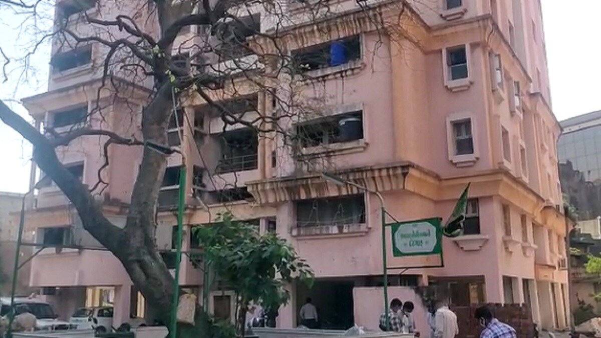 જોકે 2013 માં ખાતાકીય પરીક્ષા પાસ કરીને પીએસઆઇ તરીકે નિમણુંક થી હતી જોકે પીએસ આઈ તરીકે પહેલી પોસ્ટીગ સુરત ખાતે આપવામાં આવી હતી સુરતમાં પીએસાઈ તરીકે સીધા કન્ટ્રોલમાં નોકરી પર ચડ્યાં હતાં. કન્ટ્રોલમાં નોકરી કર્યા બાદ ચારેક વર્ષ જેટલા સમય ગાળાથી તેઓ ઉધના પોલીસ મથકમાં ફરજ બજાવતા હતાં. જોકે 2013 માં ખાતાકીય પરીક્ષા પાસ કરીને પીએસઆઇ તરીકે નિમણુંક થી હતી જોકે પીએસ આઈ તરીકે પહેલી પોસ્ટીગ સુરત ખાતે આપવામાં આવી હતી સુરતમાં પીએસાઈ તરીકે સીધા કન્ટ્રોલમાં નોકરી પર ચડ્યાં હતાં. કન્ટ્રોલમાં નોકરી કર્યા બાદ ચારેક વર્ષ જેટલા સમય ગાળાથી તેઓ ઉધના પોલીસ મથકમાં ફરજ બજાવતા હતાં.