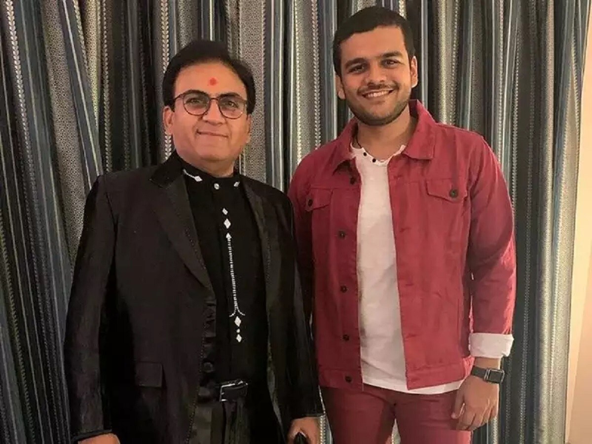 'ચોકાવનારી વાત તો ત્યાં બની જ્યારે ભવ્યએ શૂટિંગ પર આવવાની ના પાડી દીધી. મારા અને મારી ટીમનાં પ્રત્યે તેનો આવો વ્યવહાર જોઇને હું નિરાશ થઇ ગયો હતો. આટલાં વર્ષોમાં મે હમેશાં તેને સાથ આપ્યો સહયોગ આપ્યો. તેવામાં કોઇપણ આ પ્રકારનું અનપ્રોફેશનલ વ્યવહાર સહન ન કરી શકે. અમારી પાસે નવાં ચહેરાની સાથે તેની જગ્યા રિપ્લેસ કર્યા સીવાય કોઇ વિકલ્પ ન હતો.' 'ચોકાવનારી વાત તો ત્યાં બની જ્યારે ભવ્યએ શૂટિંગ પર આવવાની ના પાડી દીધી. મારા અને મારી ટીમનાં પ્રત્યે તેનો આવો વ્યવહાર જોઇને હું નિરાશ થઇ ગયો હતો. આટલાં વર્ષોમાં મે હમેશાં તેને સાથ આપ્યો સહયોગ આપ્યો. તેવામાં કોઇપણ આ પ્રકારનું અનપ્રોફેશનલ વ્યવહાર સહન ન કરી શકે. અમારી પાસે નવાં ચહેરાની સાથે તેની જગ્યા રિપ્લેસ કર્યા સીવાય કોઇ વિકલ્પ ન હતો.'
