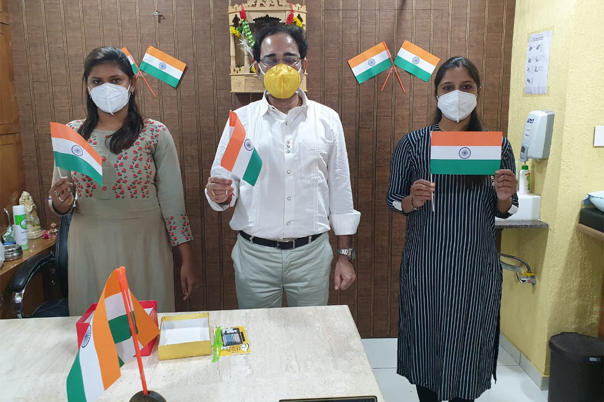 અહીં સારવાર માટે આવતા દર્દીઓ અને તેમના સગા પણ રાષ્ટ્રગીતથી કામકાજની શરુઆતના વિચારથી પ્રભાવિત થયા છે. અહીં આવતા દર્દીઓ અને તેમના સગાઓનું કહેવું છે કે તિરંગો એ આપણા દેશની આન બાન અને શાન છે, આથી દેશભક્તિ કોઈ એક દિવસ પૂરતી સીમિત ન રહેવી જોઈએ. આ પ્રવૃત્તિ દરેક જગ્યાએ થવી જોઈએ. મહત્ત્વનું છે કે અમદાવાદની આ હૉસ્પિટલ માટે દેશભક્તિ નિત્યક્રમ બની ગઈ છે. આ હૉસ્પિટલના તબીબો અને કર્મચારીઓ પાસેથી દરેક દેશવાસીએ શીખવા જેવું છે. અહીં સારવાર માટે આવતા દર્દીઓ અને તેમના સગા પણ રાષ્ટ્રગીતથી કામકાજની શરુઆતના વિચારથી પ્રભાવિત થયા છે. અહીં આવતા દર્દીઓ અને તેમના સગાઓનું કહેવું છે કે તિરંગો એ આપણા દેશની આન બાન અને શાન છે, આથી દેશભક્તિ કોઈ એક દિવસ પૂરતી સીમિત ન રહેવી જોઈએ. આ પ્રવૃત્તિ દરેક જગ્યાએ થવી જોઈએ. મહત્ત્વનું છે કે અમદાવાદની આ હૉસ્પિટલ માટે દેશભક્તિ નિત્યક્રમ બની ગઈ છે. આ હૉસ્પિટલના તબીબો અને કર્મચારીઓ પાસેથી દરેક દેશવાસીએ શીખવા જેવું છે.