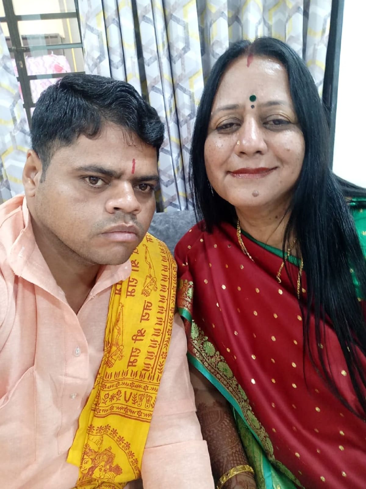 મહિલાના જણાવ્યા પ્રમાણે પહેલી જ વાતચીત દરમિયાન 36 વર્ષના યુવકનો સ્વભાવ અને રહેણીકરણી યોગ્ય લાગતા લગ્ન કરવાનું નક્કી કર્યુ હતું. તેમણે જણાવ્યું કે ભલે અમારી વચ્ચે ઉંમરનો ભલે મોટા તફાવત હોય પરંતુ લાગણીને ઉંમર સાથે કોઈ લેવા દેવા નથી. તેઓ ધાર્મિક છે અને હું પણ ધાર્મિક છું. જેને લઈને અમારી વચ્ચે મનમેળ બેસી ગયો છે. મહિલાના જણાવ્યા પ્રમાણે પહેલી જ વાતચીત દરમિયાન 36 વર્ષના યુવકનો સ્વભાવ અને રહેણીકરણી યોગ્ય લાગતા લગ્ન કરવાનું નક્કી કર્યુ હતું. તેમણે જણાવ્યું કે ભલે અમારી વચ્ચે ઉંમરનો ભલે મોટા તફાવત હોય પરંતુ લાગણીને ઉંમર સાથે કોઈ લેવા દેવા નથી. તેઓ ધાર્મિક છે અને હું પણ ધાર્મિક છું. જેને લઈને અમારી વચ્ચે મનમેળ બેસી ગયો છે.