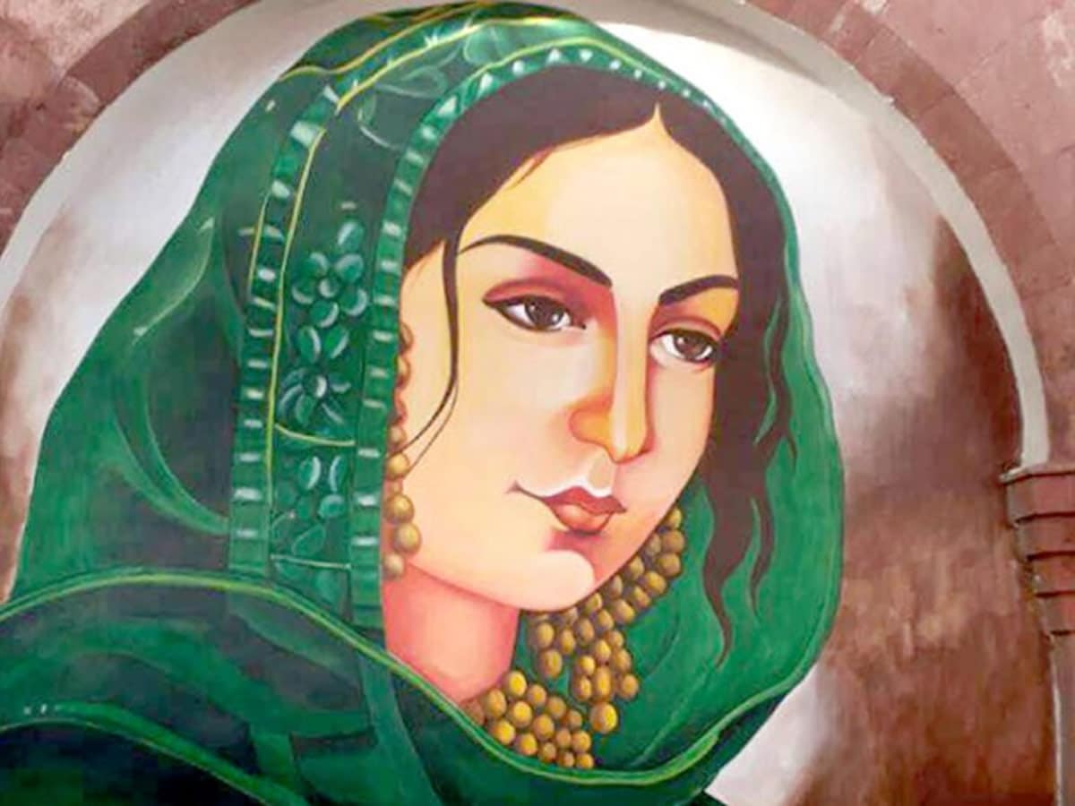 બેગમ હજરત મહલ - વર્ષ 1857ના વિદ્રોહમાં બેગમ હજરત મહલનું નામ સ્વર્ણ અક્ષરોમાં લખાશે. તેઓ પહેલી મહિલા સ્વતંત્રતા સેનાની હતી જેઓએ અંગ્રેજોના શોષણની વિરુદ્ધ દેશના દરેક ગામને એક કરવાની જવાબદારી ઉઠાવછી હતી. તેઓએ અંગ્રેજોનો સામનો કર્યો અને લખનઉ પર કબજો કર્યો. તેઓએ જ પોતાના દીકરાને અવધના રાજા પણ ઘોષિત કર્યો. જોકે, બાદમાં અંગ્રેજોએ તેમને બળજબરીથી નેપાળ મોકલી દીધા. (ફાઇલ તસવીર) બેગમ હજરત મહલ - વર્ષ 1857ના વિદ્રોહમાં બેગમ હજરત મહલનું નામ સ્વર્ણ અક્ષરોમાં લખાશે. તેઓ પહેલી મહિલા સ્વતંત્રતા સેનાની હતી જેઓએ અંગ્રેજોના શોષણની વિરુદ્ધ દેશના દરેક ગામને એક કરવાની જવાબદારી ઉઠાવછી હતી. તેઓએ અંગ્રેજોનો સામનો કર્યો અને લખનઉ પર કબજો કર્યો. તેઓએ જ પોતાના દીકરાને અવધના રાજા પણ ઘોષિત કર્યો. જોકે, બાદમાં અંગ્રેજોએ તેમને બળજબરીથી નેપાળ મોકલી દીધા. (ફાઇલ તસવીર)