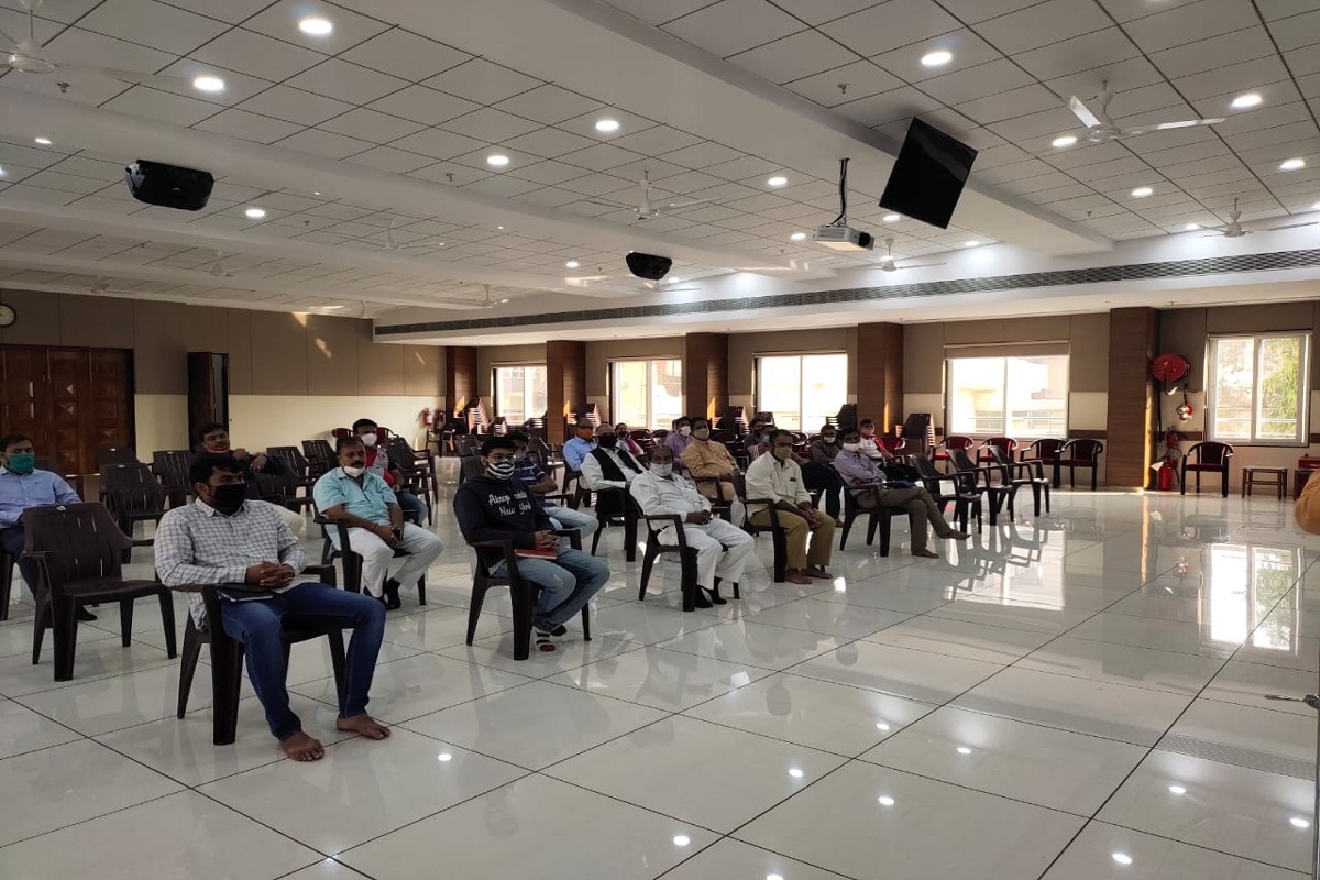 અમદાવાદ વિશ્વ હિન્દુ પરિષદ - ડો. હેડગેવાર ભુવન, કર્ણાવતીના કાર્યાલય ખાતે યોજાયેલા નિધિ સમર્પણ સમારોહમાં મહંત સદ્ગુરુ શ્રી ભગવત્પ્રિયદાસજી સ્વામીએ શ્રી રામ મંદિર નિધિ સમર્પણ સમિતિમાં નિધિ અર્પણ કરીને દાતાઓને ઉદાર હાથે દાન કરવા અપીલ કરી હતી. અમદાવાદ વિશ્વ હિન્દુ પરિષદ - ડો. હેડગેવાર ભુવન, કર્ણાવતીના કાર્યાલય ખાતે યોજાયેલા નિધિ સમર્પણ સમારોહમાં મહંત સદ્ગુરુ શ્રી ભગવત્પ્રિયદાસજી સ્વામીએ શ્રી રામ મંદિર નિધિ સમર્પણ સમિતિમાં નિધિ અર્પણ કરીને દાતાઓને ઉદાર હાથે દાન કરવા અપીલ કરી હતી.