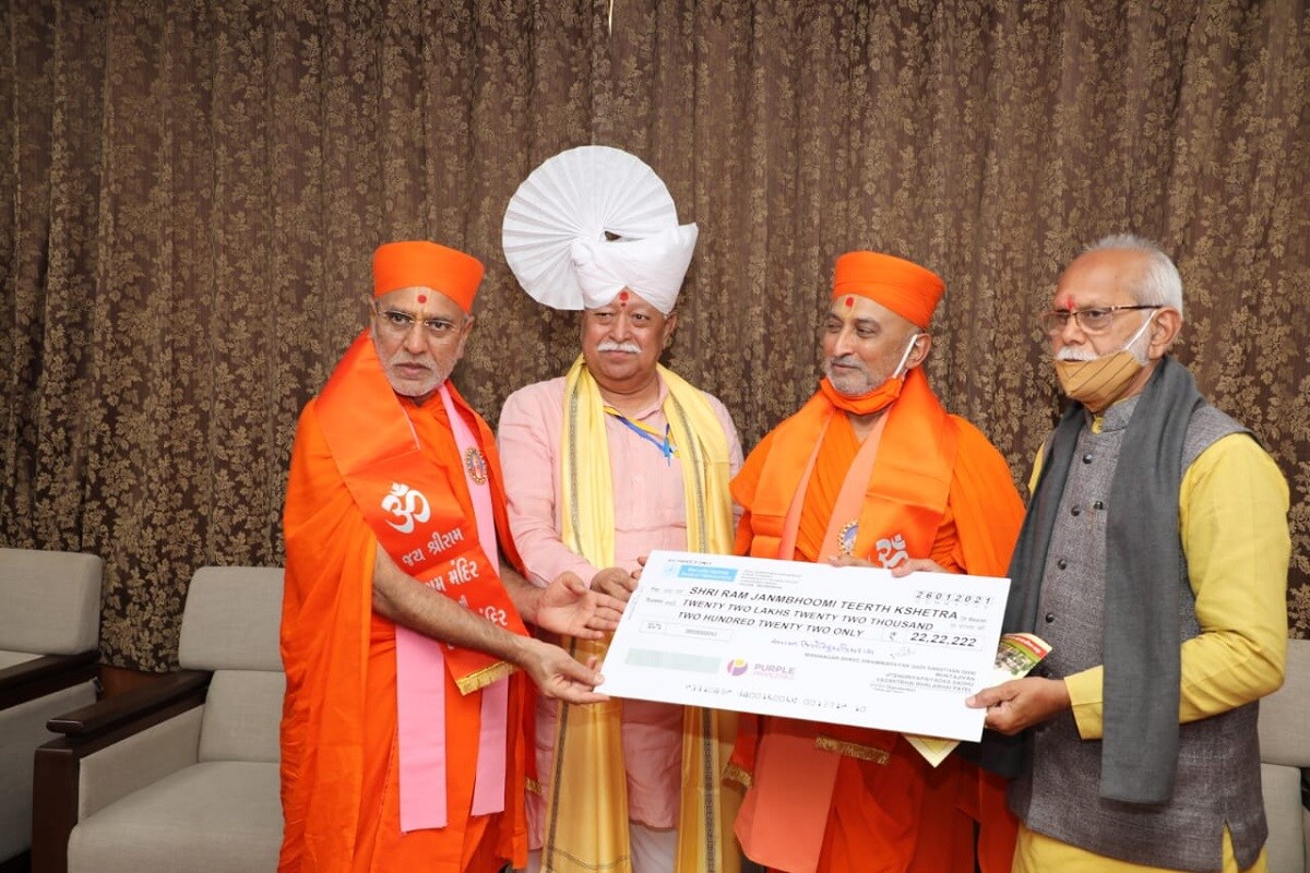 ઉલ્લેખનીય છે કે, અયોધ્યામાં નિર્માણ પામનારા ભવ્ય રામ મંદિર માટેની 'નિધિ સમર્પણ અભિયાન' શુક્રવારથી શરૂ થયું છે. રાષ્ટ્રપતિ રામનાથ કોવિંદે સૌથી પહેલા સમર્પણ નિધિ આપ્યું હતું. આ અભિયાનની શરૂઆત થતા 5 લાખ 100 રૂપિયાનું તેમણે દાન કર્યું છે. શ્રી રામ જન્મભૂમિ તીર્થ ક્ષેત્ર ટ્રસ્ટ, વિશ્વ હિન્દુ પરિષદ અને રાષ્ટ્રીય સ્વયંસેવક સંઘનું એક પ્રતિનિધિમંડળ દાન માંગવા તેમની પાસે પહોંચ્યું હતું. ત્યારે હવે ગુજરાતમાં પણ નિધિ સમર્પણ અભિયાન હેઠળ દાનની સરવણી વહેતી થઇ છે. ઉલ્લેખનીય છે કે, અયોધ્યામાં નિર્માણ પામનારા ભવ્ય રામ મંદિર માટેની 'નિધિ સમર્પણ અભિયાન' શુક્રવારથી શરૂ થયું છે. રાષ્ટ્રપતિ રામનાથ કોવિંદે સૌથી પહેલા સમર્પણ નિધિ આપ્યું હતું. આ અભિયાનની શરૂઆત થતા 5 લાખ 100 રૂપિયાનું તેમણે દાન કર્યું છે. શ્રી રામ જન્મભૂમિ તીર્થ ક્ષેત્ર ટ્રસ્ટ, વિશ્વ હિન્દુ પરિષદ અને રાષ્ટ્રીય સ્વયંસેવક સંઘનું એક પ્રતિનિધિમંડળ દાન માંગવા તેમની પાસે પહોંચ્યું હતું. ત્યારે હવે ગુજરાતમાં પણ નિધિ સમર્પણ અભિયાન હેઠળ દાનની સરવણી વહેતી થઇ છે.