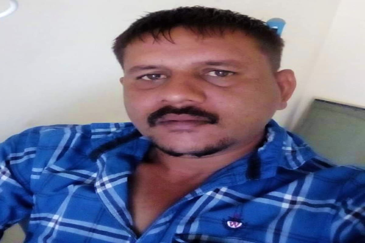 ચાર મહિનાં પહેલા અનિલે પોતાનાં ફોનમાંથી તેના માસીને વોઇસ રેકોર્ડ કરીને મેસેજ પણ મોકલ્યો હતો. જેમાં તેણે કહ્યુ હતુ કે “મે અનિલ પંડ્યા બોલ રહા હુ, આજસે મુજકો કુછ ભી હો જાયે તો ઉસકી જિમ્મેદારી મેરી ઓરત કી હે.. વો મેરે અંદર કા જીસ્મ દબા ચુકી હે ઓર મેરા લીવર ભી ફેલ કરને કી કોશીશ કી હે". આ ઘટના બાદ 5મી તારીખે તેણે આપઘાત કરી લીધો હતો. ચાર મહિનાં પહેલા અનિલે પોતાનાં ફોનમાંથી તેના માસીને વોઇસ રેકોર્ડ કરીને મેસેજ પણ મોકલ્યો હતો. જેમાં તેણે કહ્યુ હતુ કે “મે અનિલ પંડ્યા બોલ રહા હુ, આજસે મુજકો કુછ ભી હો જાયે તો ઉસકી જિમ્મેદારી મેરી ઓરત કી હે.. વો મેરે અંદર કા જીસ્મ દબા ચુકી હે ઓર મેરા લીવર ભી ફેલ કરને કી કોશીશ કી હે". આ ઘટના બાદ 5મી તારીખે તેણે આપઘાત કરી લીધો હતો.