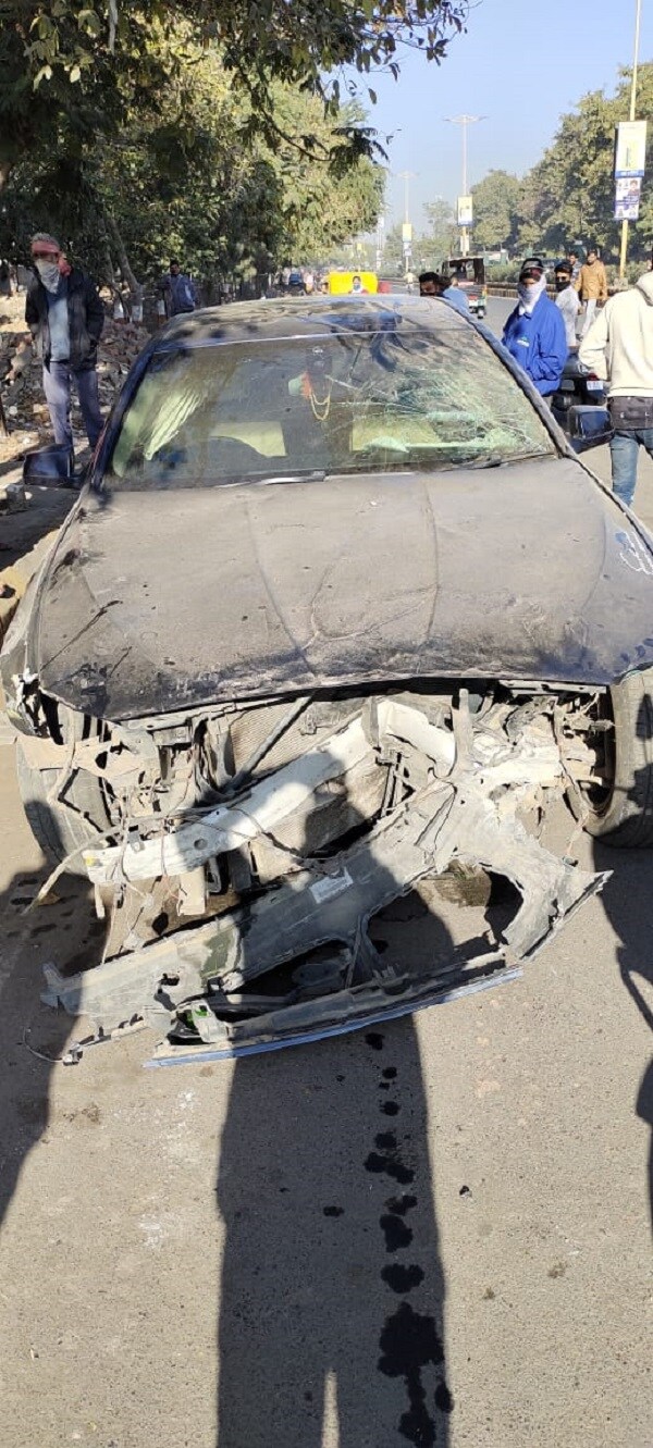 પોલીસ પાસેથી મળતી માહિતી પ્રમાણે, BMW કાર ચાલક લક્કીરાજ અકવાલિયા એર ઓર્થોપેડિક ડૉક્ટર છે. લક્કીરાજે કેફી પદાર્થ પીધું હતું. જેના કારણે નશામાં કાર પરથી કાબુ ગુમાવતા અકસ્માત સર્જાયો હતો. હાલ પોલીસે લક્કીરાજની અટકાયત કરી છે. પોલીસ પાસેથી મળતી માહિતી પ્રમાણે, BMW કાર ચાલક લક્કીરાજ અકવાલિયા એર ઓર્થોપેડિક ડૉક્ટર છે. લક્કીરાજે કેફી પદાર્થ પીધું હતું. જેના કારણે નશામાં કાર પરથી કાબુ ગુમાવતા અકસ્માત સર્જાયો હતો. હાલ પોલીસે લક્કીરાજની અટકાયત કરી છે.