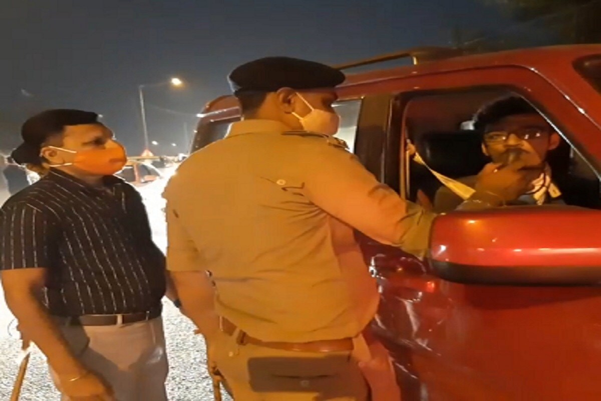 ક્યાં કેટલા પકડાયા - આંકાડાઓ પર એક નજર : વલસાડ શહેર પોલીસ સ્ટેશનમાં - 91, વલસાડ ગ્રામ્ય - 46, ડુંગરી પોલીસ સ્ટેશનમાં - 50, પારડી - 172, ધરમપુર - 21, કપરાડા - 15, નાનાપોંઢા - 33, ડુંગરા - 41, વાપી જી.આઇ.ડી.સી 44, વાપી ટાઉન - 77, ભીલાડ - 69, મરીન પોલીસ સ્ટેશન- 20 અને વલસાડ જિલ્લા એલ સી બી પોલીસે 22 પીધેલાઓને ઝડપ્યા હતા. ક્યાં કેટલા પકડાયા - આંકાડાઓ પર એક નજર : વલસાડ શહેર પોલીસ સ્ટેશનમાં - 91, વલસાડ ગ્રામ્ય - 46, ડુંગરી પોલીસ સ્ટેશનમાં - 50, પારડી - 172, ધરમપુર - 21, કપરાડા - 15, નાનાપોંઢા - 33, ડુંગરા - 41, વાપી જી.આઇ.ડી.સી 44, વાપી ટાઉન - 77, ભીલાડ - 69, મરીન પોલીસ સ્ટેશન- 20 અને વલસાડ જિલ્લા એલ સી બી પોલીસે 22 પીધેલાઓને ઝડપ્યા હતા.