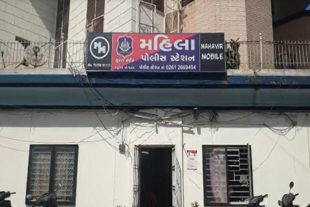 લગ્નના ત્રણ મહિના બાદ 22 મી ડિસેમ્બરે ઐયુબે પોતે હરિયાણા કામ અર્થે જતો હોવાનું કહી પિયર મૂકી ગયો હતો . હરિયાણાથી પરત આવીને તેડી જઇશ તેમ કહીને ગયેલા ઐયુબે થોડાક સમય પછી ફોન કરી પોતે હરિયાણા નહિ ગયો હોવાનું અને તેને તલાક આપી દેનાર હોવાની ચીમકી ઉચ્ચારી હતી . લગ્નના ત્રણ મહિના બાદ 22 મી ડિસેમ્બરે ઐયુબે પોતે હરિયાણા કામ અર્થે જતો હોવાનું કહી પિયર મૂકી ગયો હતો . હરિયાણાથી પરત આવીને તેડી જઇશ તેમ કહીને ગયેલા ઐયુબે થોડાક સમય પછી ફોન કરી પોતે હરિયાણા નહિ ગયો હોવાનું અને તેને તલાક આપી દેનાર હોવાની ચીમકી ઉચ્ચારી હતી .