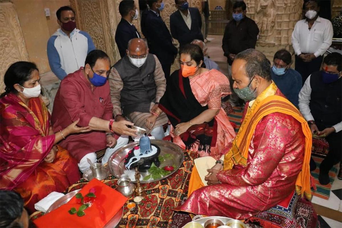 ઉલ્લેખનીય છે કે સોમનાથ-ભાવનગર ફોર ટ્રેક નેશનલ હાઇવેનું કામ હાલ કાચબાની ગતિએ થઈ રહ્યું છે. બીજી તરફ નેશનલ હાઇવે લાંબા સમયથી જર્જરિત બન્યો છે. આ કારણે સ્થાનિક અને પ્રવાસીઓ ભારે મુશ્કેલી ભોગવી રહ્યા છે. આ મામલે સીએમ રૂપાણીએ પ્રતિક્રિયા આપતા કહ્યું કે, 'કેન્દ્ર સરકારમાં રોડ-રસ્તા બાબતે વારંવાર રજુઆત કરવામા આવી રહી છે. પ્રવાસીઓને સારા રોડ રસ્તા મળે તેવી વ્યવસ્થા ઊભી કરાશે. આગામી દિવસોમાં આવી રહેલી સ્થાનિક સ્વરાજની ચૂંટણીમાં ભાજપનો ભગવો લહેરાવવાની સીએમ રૂપાણીએ આશા વ્યક્ત કરી હતી. તો સોમનાથ ટ્રસ્ટનાં અધ્યક્ષ પદે વડાપ્રધાન નરેન્દ્ર મોદીના આવવાથી સોમનાથનો વિશેષ વિકાસ થશે તેવો તેમણે આશાવાદ વ્યક્ત કર્યો હતો. ઉલ્લેખનીય છે કે સોમનાથ-ભાવનગર ફોર ટ્રેક નેશનલ હાઇવેનું કામ હાલ કાચબાની ગતિએ થઈ રહ્યું છે. બીજી તરફ નેશનલ હાઇવે લાંબા સમયથી જર્જરિત બન્યો છે. આ કારણે સ્થાનિક અને પ્રવાસીઓ ભારે મુશ્કેલી ભોગવી રહ્યા છે. આ મામલે સીએમ રૂપાણીએ પ્રતિક્રિયા આપતા કહ્યું કે, 'કેન્દ્ર સરકારમાં રોડ-રસ્તા બાબતે વારંવાર રજુઆત કરવામા આવી રહી છે. પ્રવાસીઓને સારા રોડ રસ્તા મળે તેવી વ્યવસ્થા ઊભી કરાશે. આગામી દિવસોમાં આવી રહેલી સ્થાનિક સ્વરાજની ચૂંટણીમાં ભાજપનો ભગવો લહેરાવવાની સીએમ રૂપાણીએ આશા વ્યક્ત કરી હતી. તો સોમનાથ ટ્રસ્ટનાં અધ્યક્ષ પદે વડાપ્રધાન નરેન્દ્ર મોદીના આવવાથી સોમનાથનો વિશેષ વિકાસ થશે તેવો તેમણે આશાવાદ વ્યક્ત કર્યો હતો.