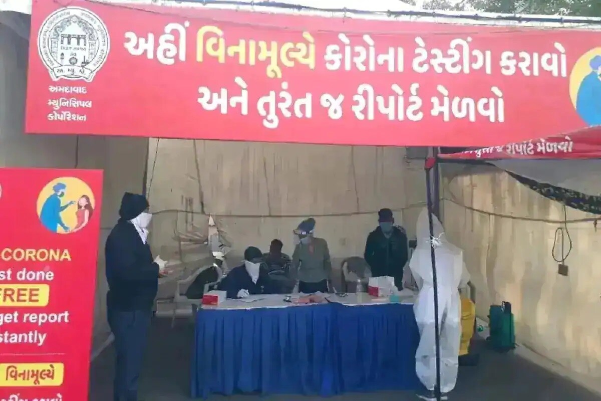 અમદાવાદઃ ગુજરાતમાં ધીમે ધીમે કોરોના વાયરસનું (coronavirus) જોર ઘટી રહ્યું છે. આજે છેલ્લા 24 કલાકમાં રાજ્યાં 505 કોરોના પોઝિટિવ દર્દીઓ (corona patient) નોંધાયા હતા. જ્યારે રાજ્યભરમાંથી 764 દર્દીઓ (Gujarat corona update) કોરોનાને મ્હાત આપીને ઘરે પરત ફર્યા હતા. આમ રિકવરિ રેટ 95.71 ટકા જેટલો થયો છે. રાજ્યમાં અત્યાર અત્યાર સુધીમાં આરોગ્ય વિભફાગના સઘન પ્રયાસોના લીધે 2,44,403 દર્દીઓએ કોરોનાને મ્હાત આપી છે. (પ્રતિકાત્મક તસવીર) અમદાવાદઃ ગુજરાતમાં ધીમે ધીમે કોરોના વાયરસનું (coronavirus) જોર ઘટી રહ્યું છે. આજે છેલ્લા 24 કલાકમાં રાજ્યાં 505 કોરોના પોઝિટિવ દર્દીઓ (corona patient) નોંધાયા હતા. જ્યારે રાજ્યભરમાંથી 764 દર્દીઓ (Gujarat corona update) કોરોનાને મ્હાત આપીને ઘરે પરત ફર્યા હતા. આમ રિકવરિ રેટ 95.71 ટકા જેટલો થયો છે. રાજ્યમાં અત્યાર અત્યાર સુધીમાં આરોગ્ય વિભફાગના સઘન પ્રયાસોના લીધે 2,44,403 દર્દીઓએ કોરોનાને મ્હાત આપી છે. (પ્રતિકાત્મક તસવીર)